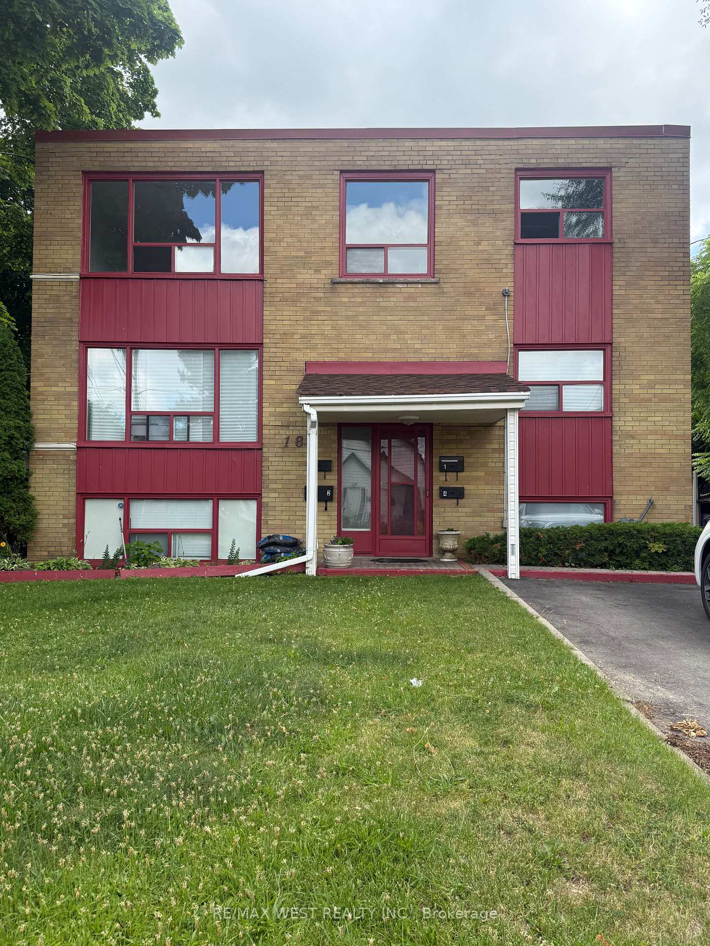 3 - 182 Ruggles Avenue Richmond Hill Ontario Canada Rent residential Helen Nioras RE/MAX West Realty Inc., Brokerage *