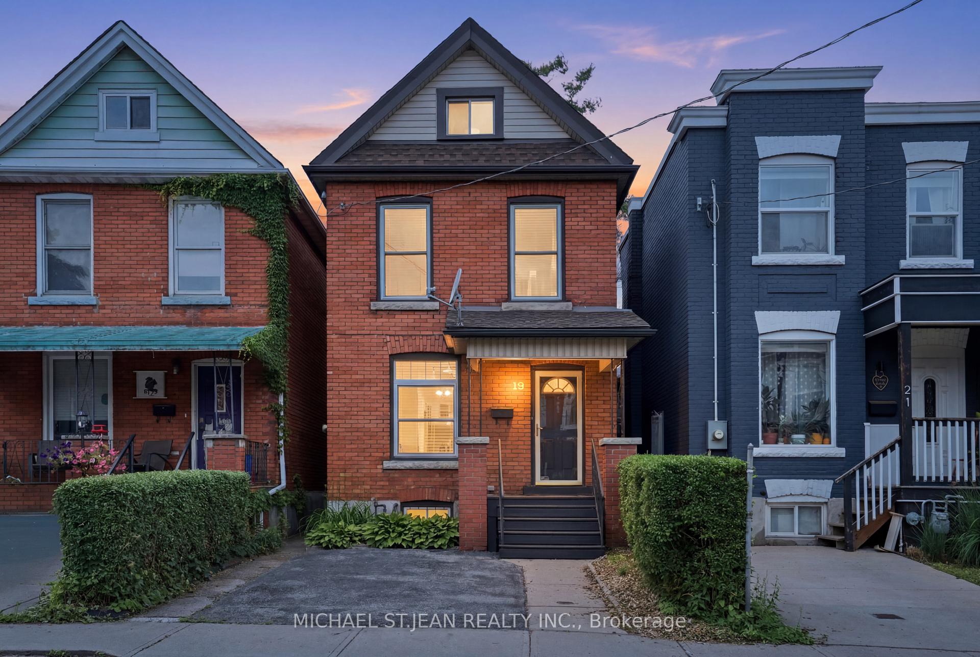 19 Huntley Street Hamilton Ontario Canada Sale residential Akash  Gupta Century 21 Heritage Group Ltd. Brokerage*