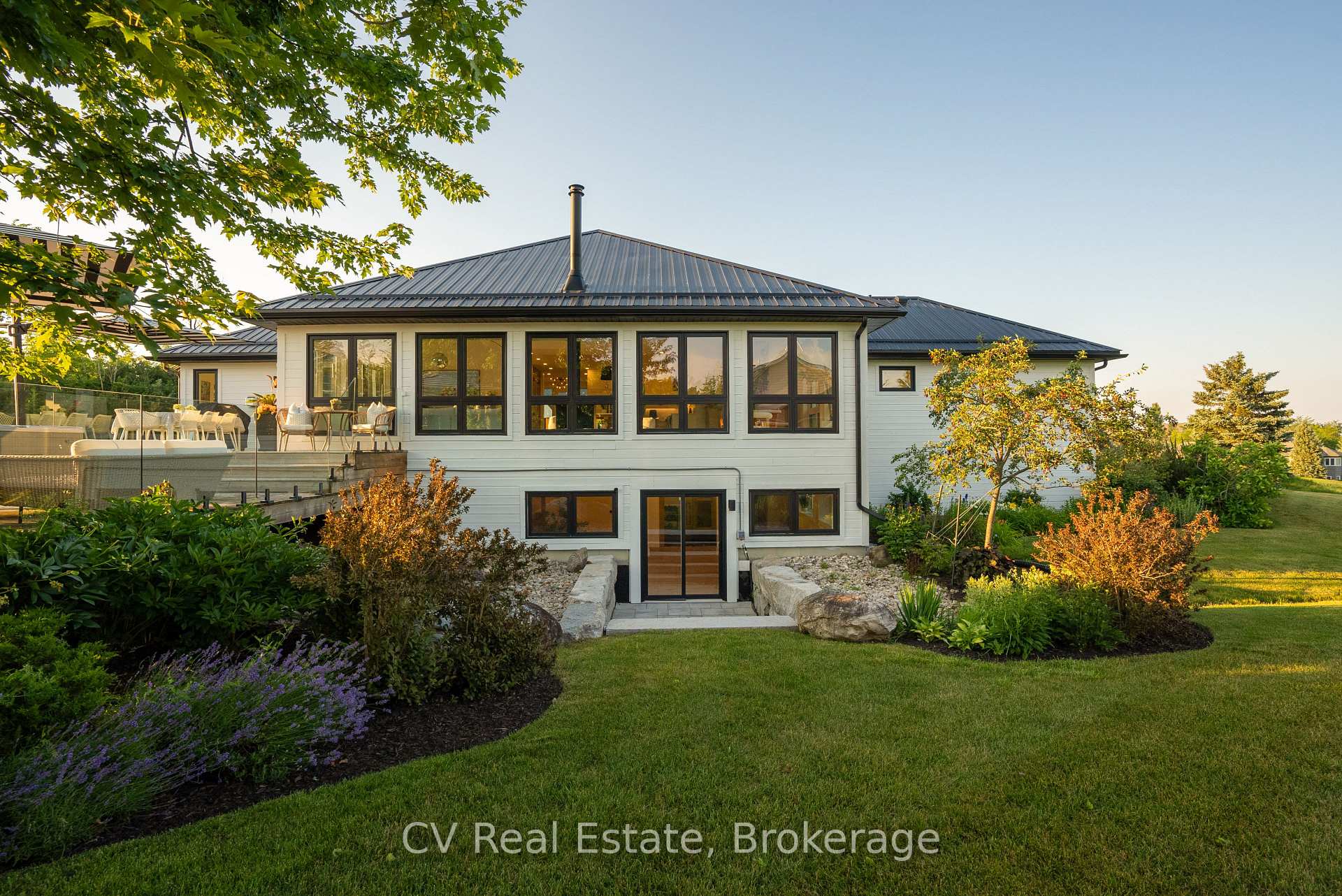 104 Ridgecrest Lane Meaford Ontario Canada Sale residential Cyrus Lin HomeLife New World Realty Inc., Brokerage*