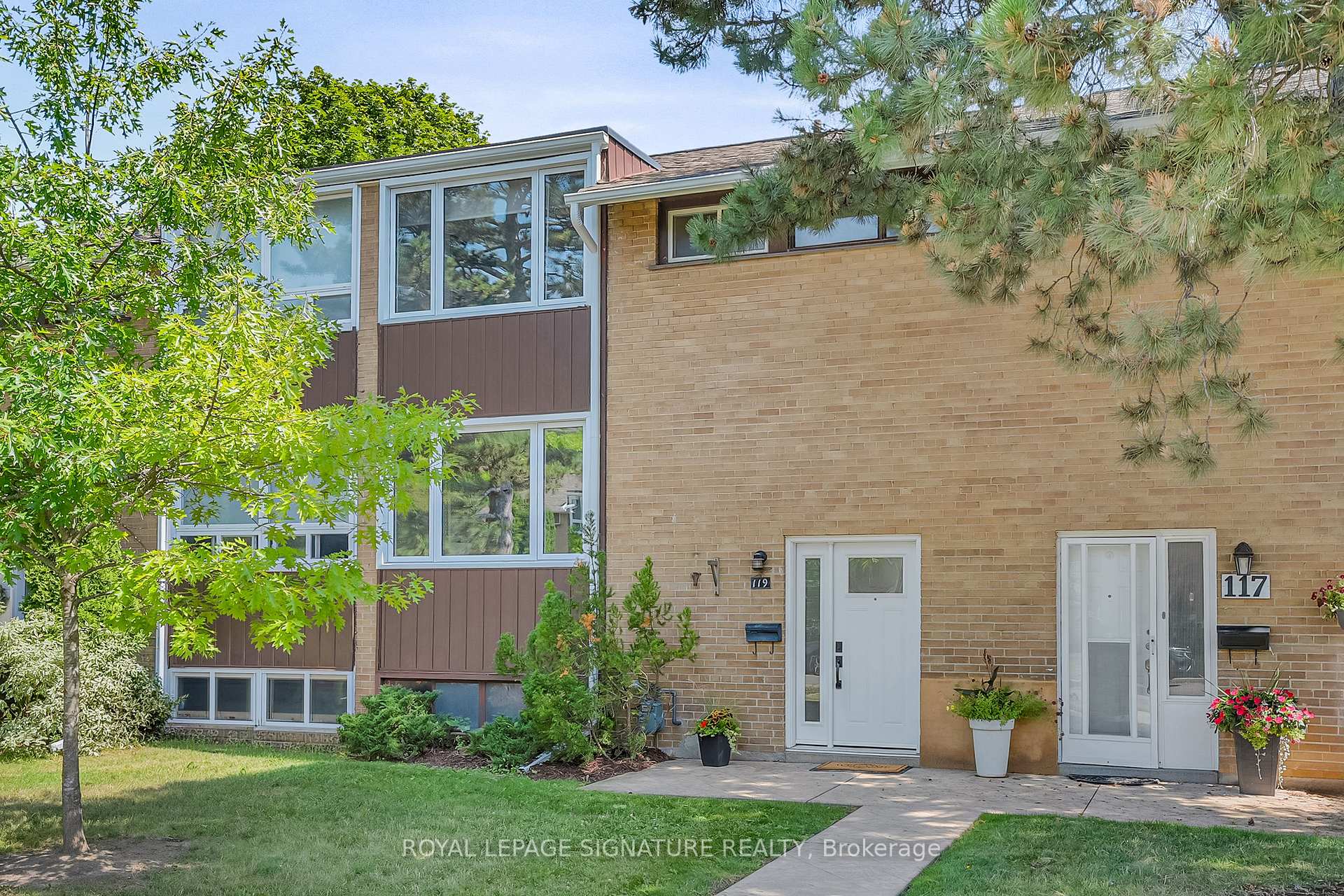 10 - 119 Southill Drive Toronto Ontario Canada Sale residential Alex and Harry Melconian Royal LePage Signature Realty, Brokerage *