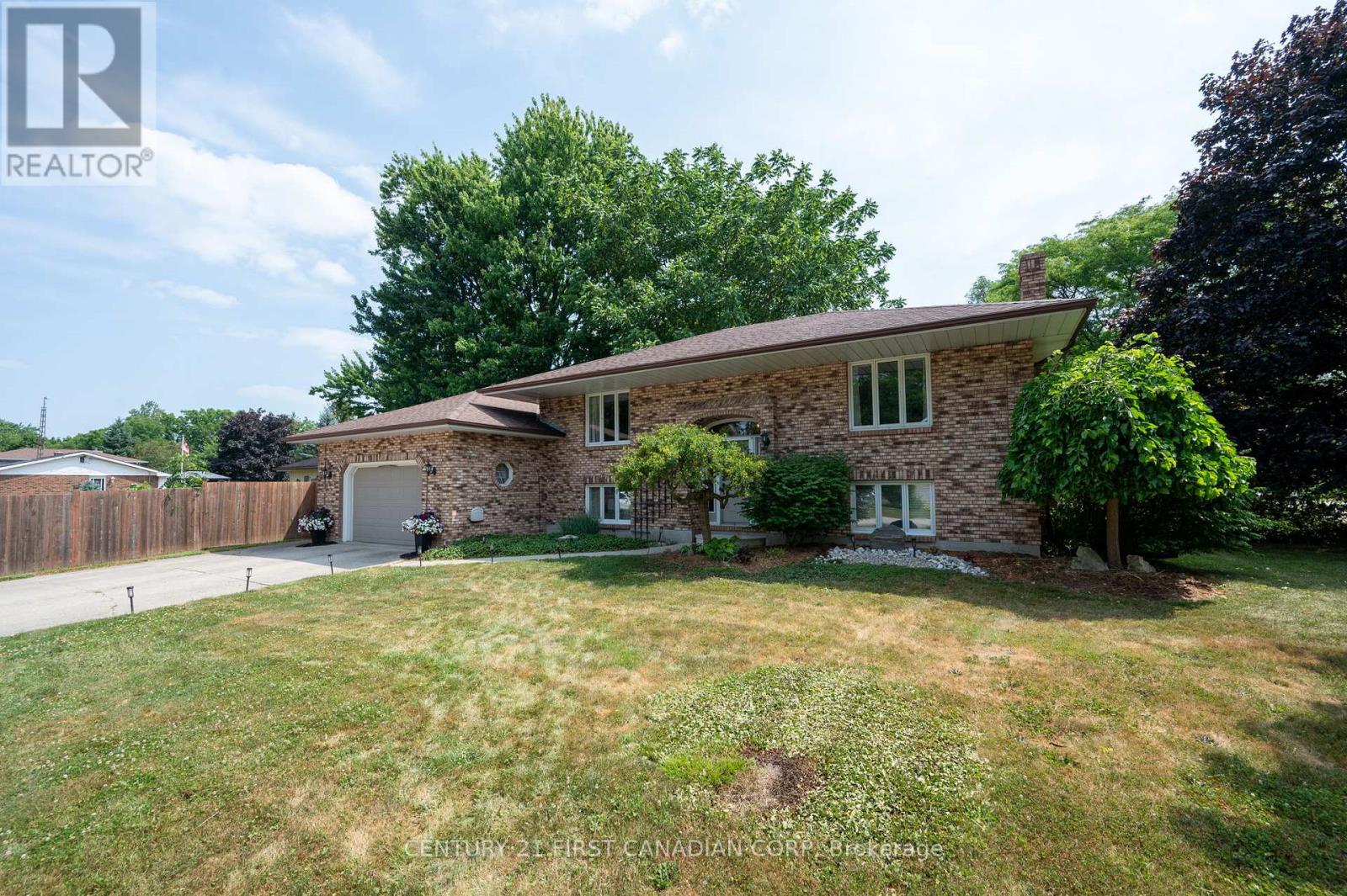 11 Water Street Lambton Shores Ontario Canada Sale residential Linda Miller RE/MAX PRIME PROPERTIES UNIQUE GROUP, BROKERAGE