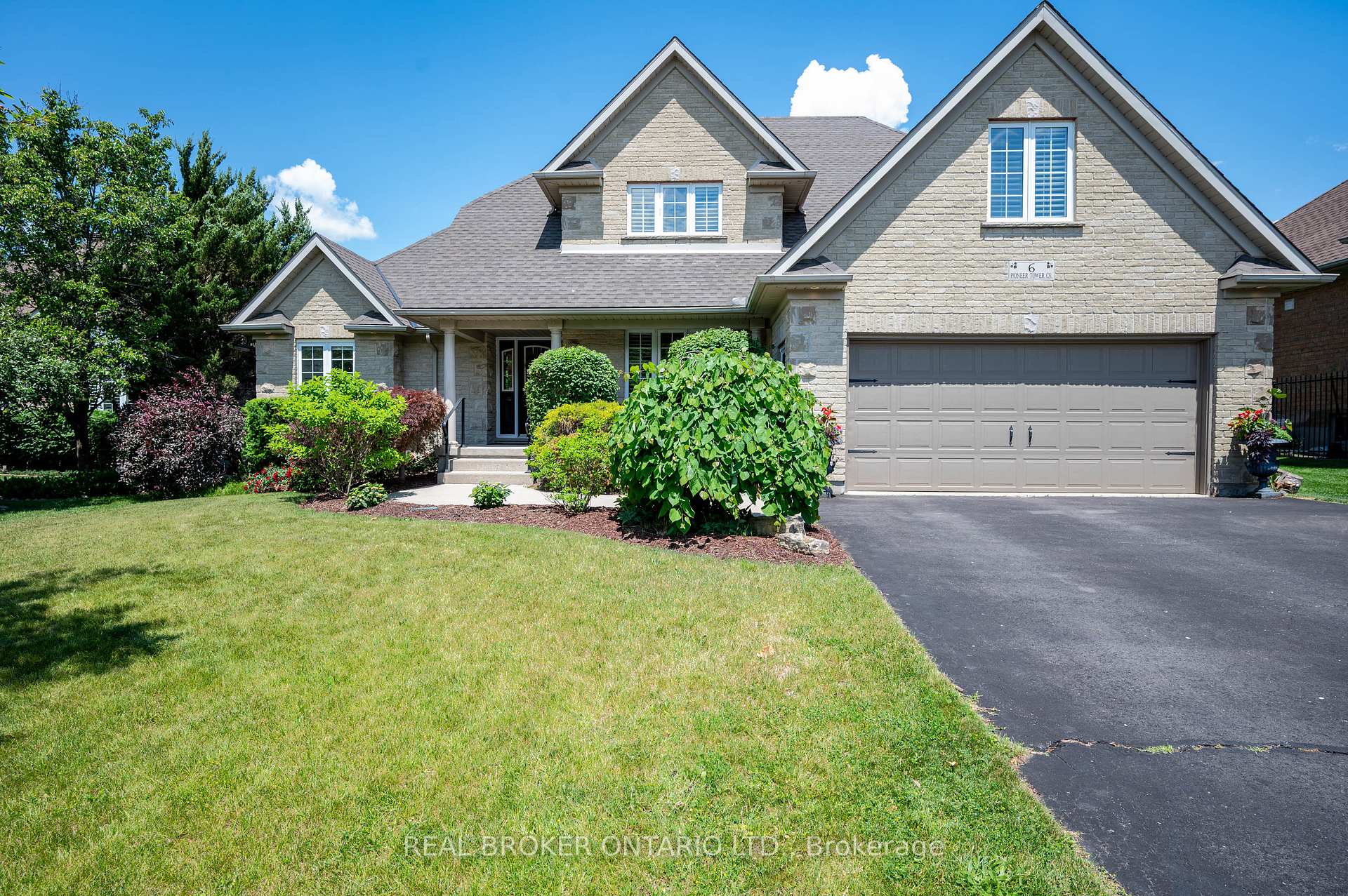 6 Pioneer Tower Crescent Kitchener Ontario Canada Sale residential Jon Hiller RE/MAX Twin City Realty Inc., Brokerage*