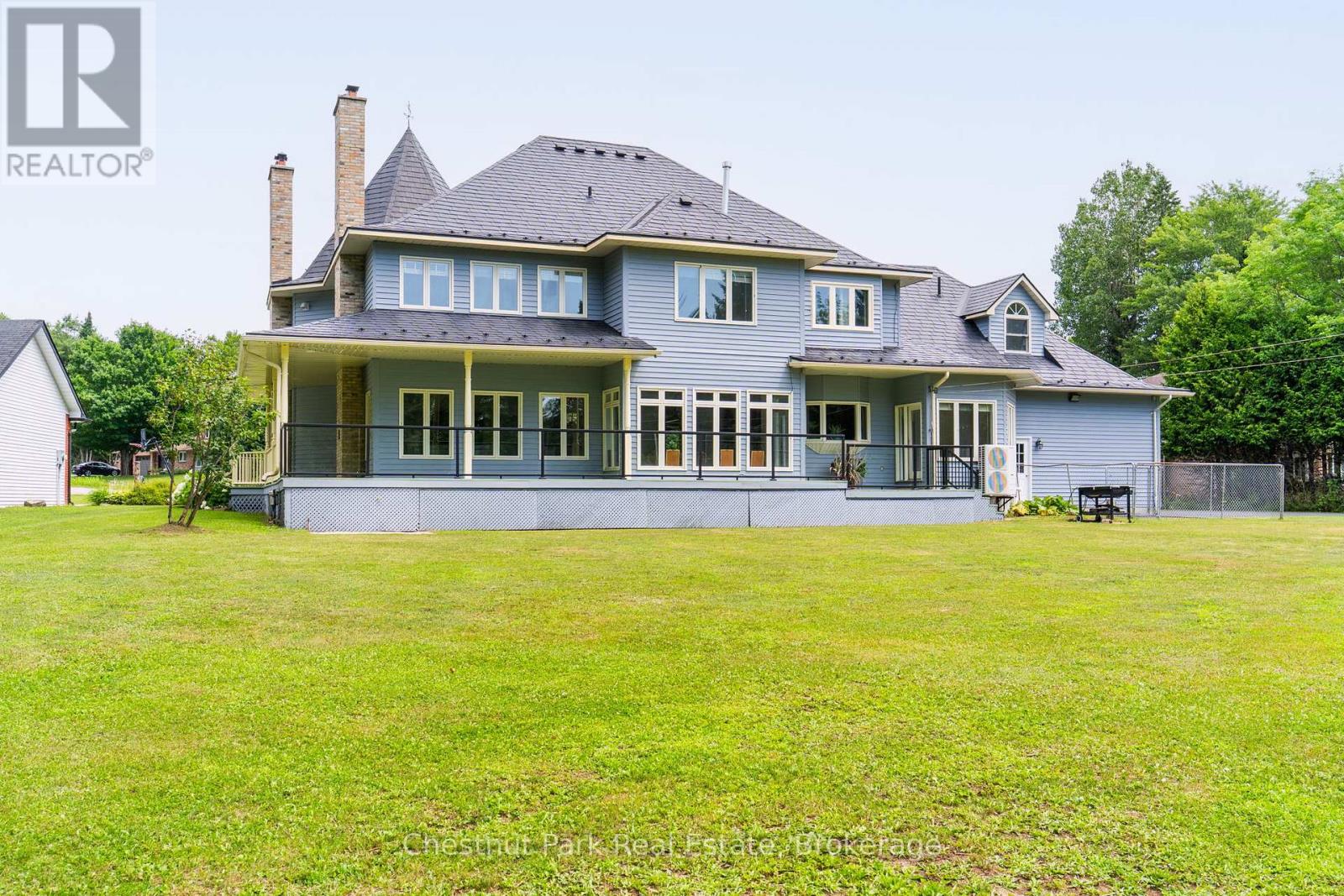 5 Bedroom Single Family Home/House's Image 4