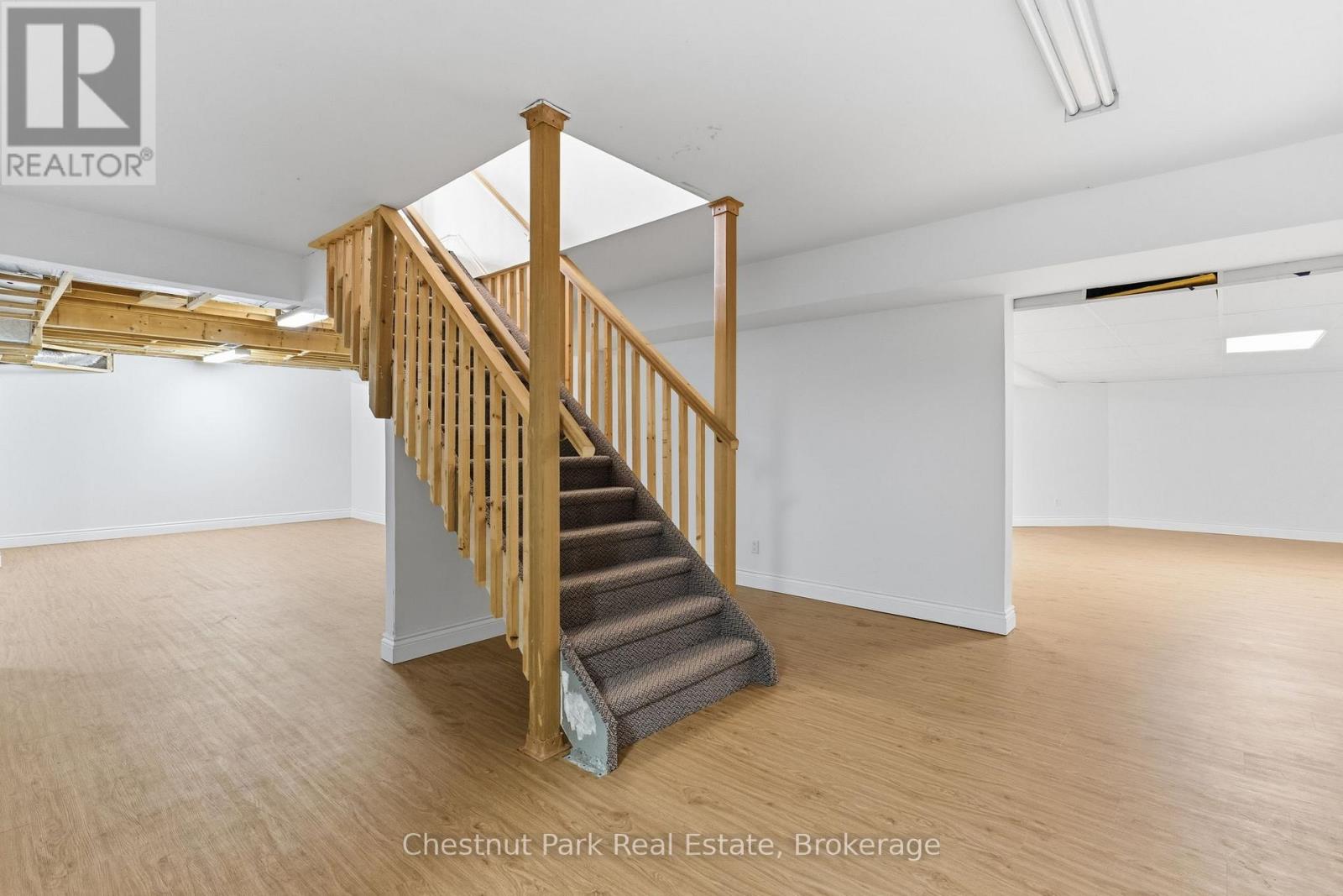5 Bedroom Single Family Home/House's Image 35