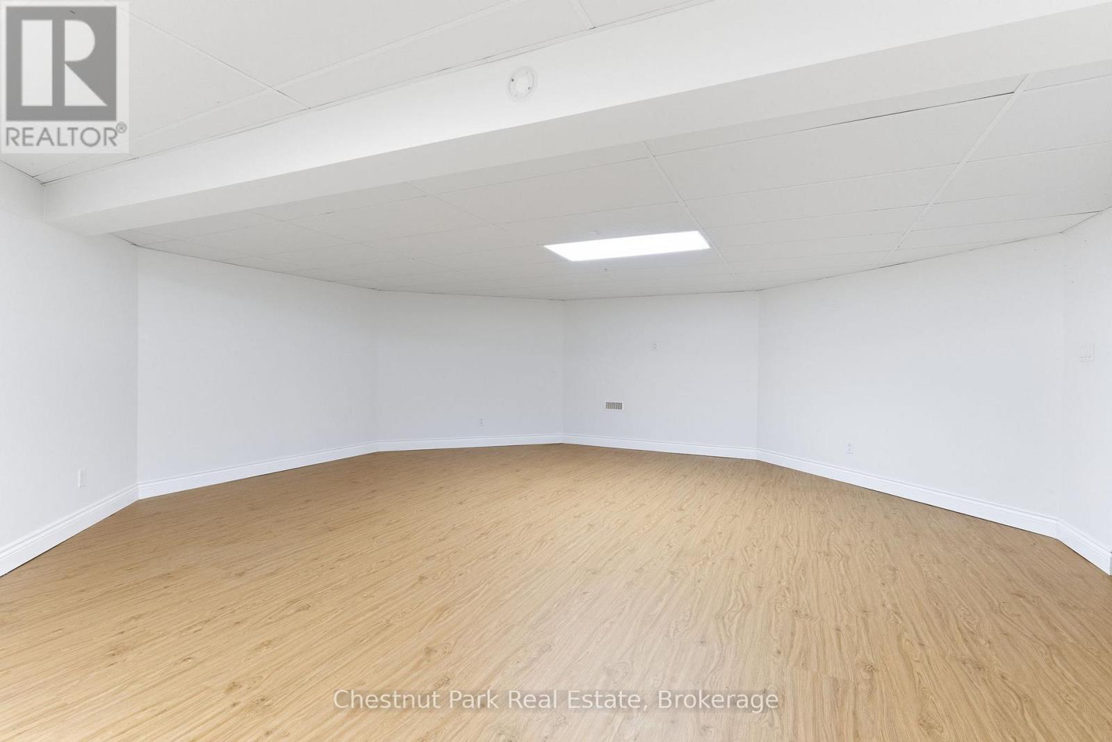 5 Bedroom Single Family Home/House's Image 37