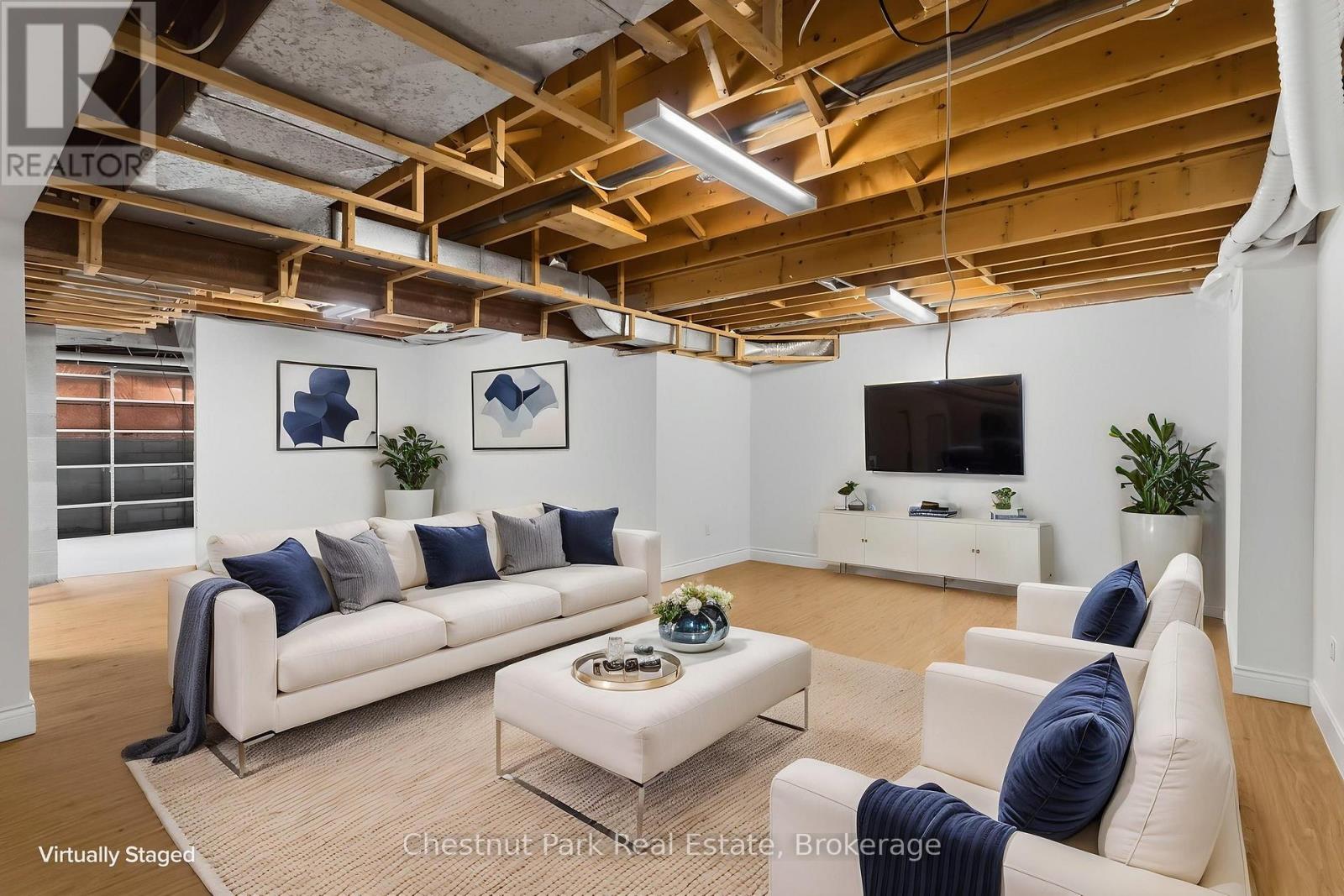 5 Bedroom Single Family Home/House's Image 33
