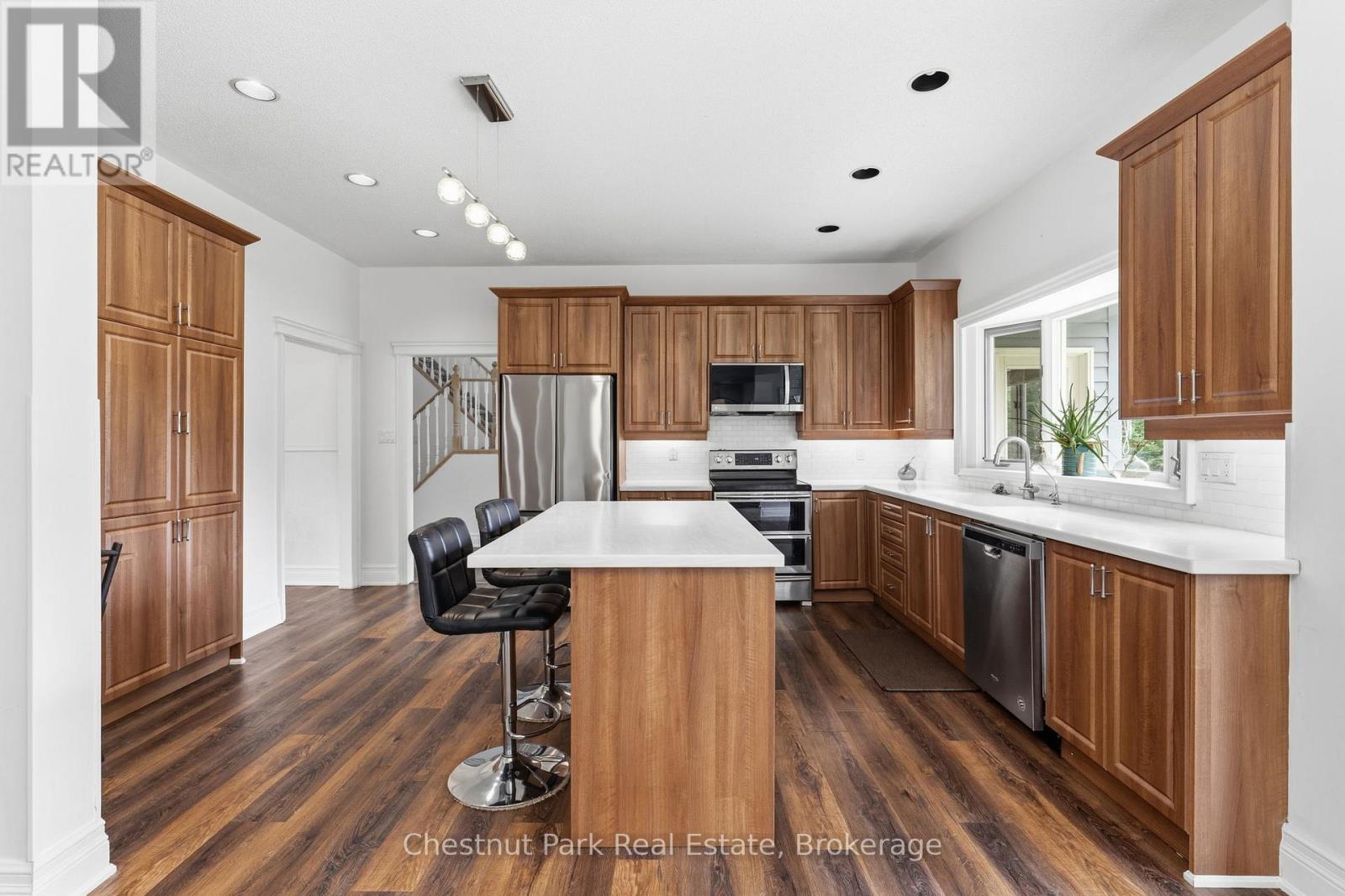 5 Bedroom Single Family Home/House's Image 14
