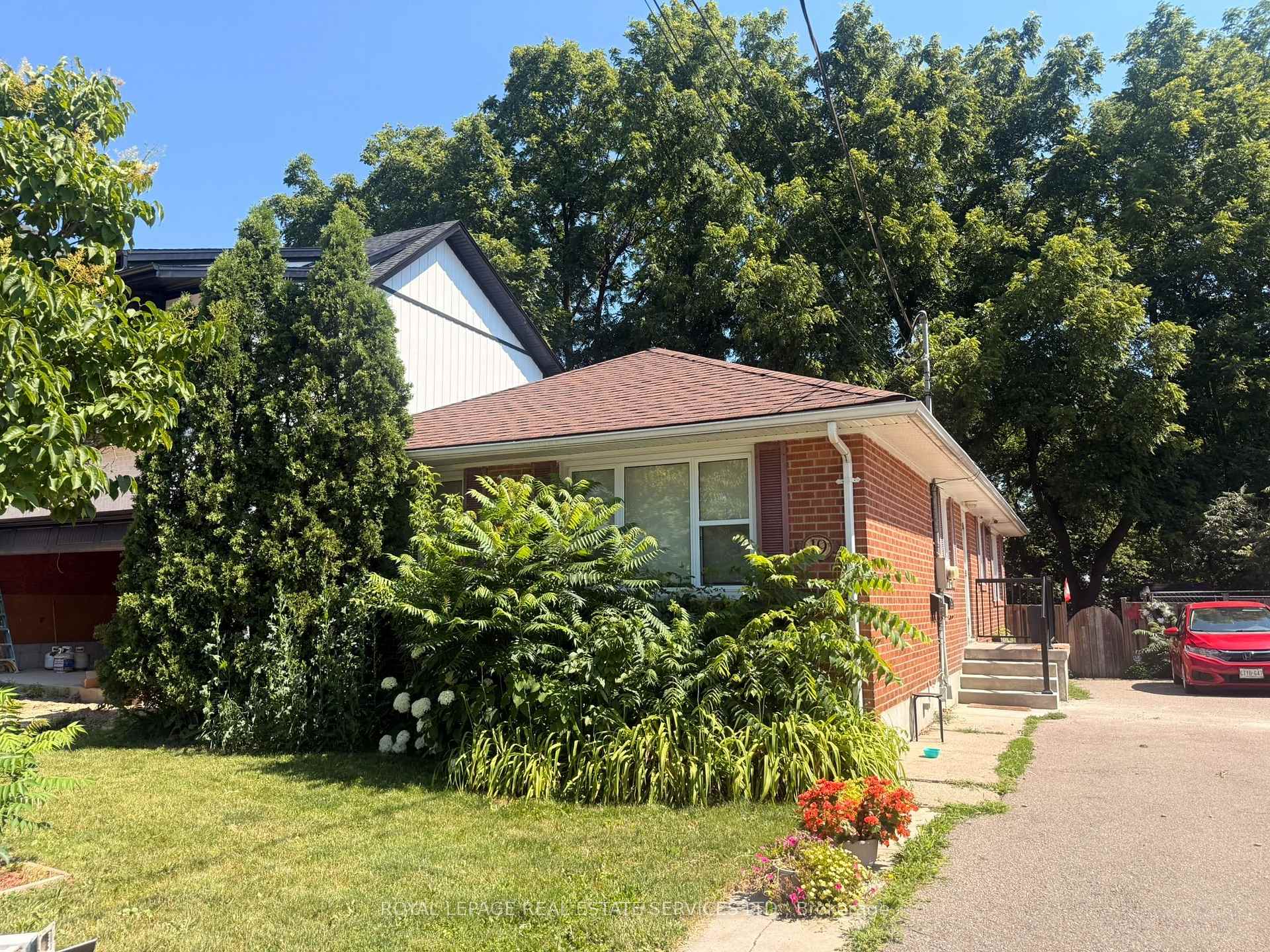 1 - 19 Academy Road Halton Hills Ontario Canada Rent residential JOJO  LEGASPI Royal LePage Real Estate Services Ltd., Brokerage *