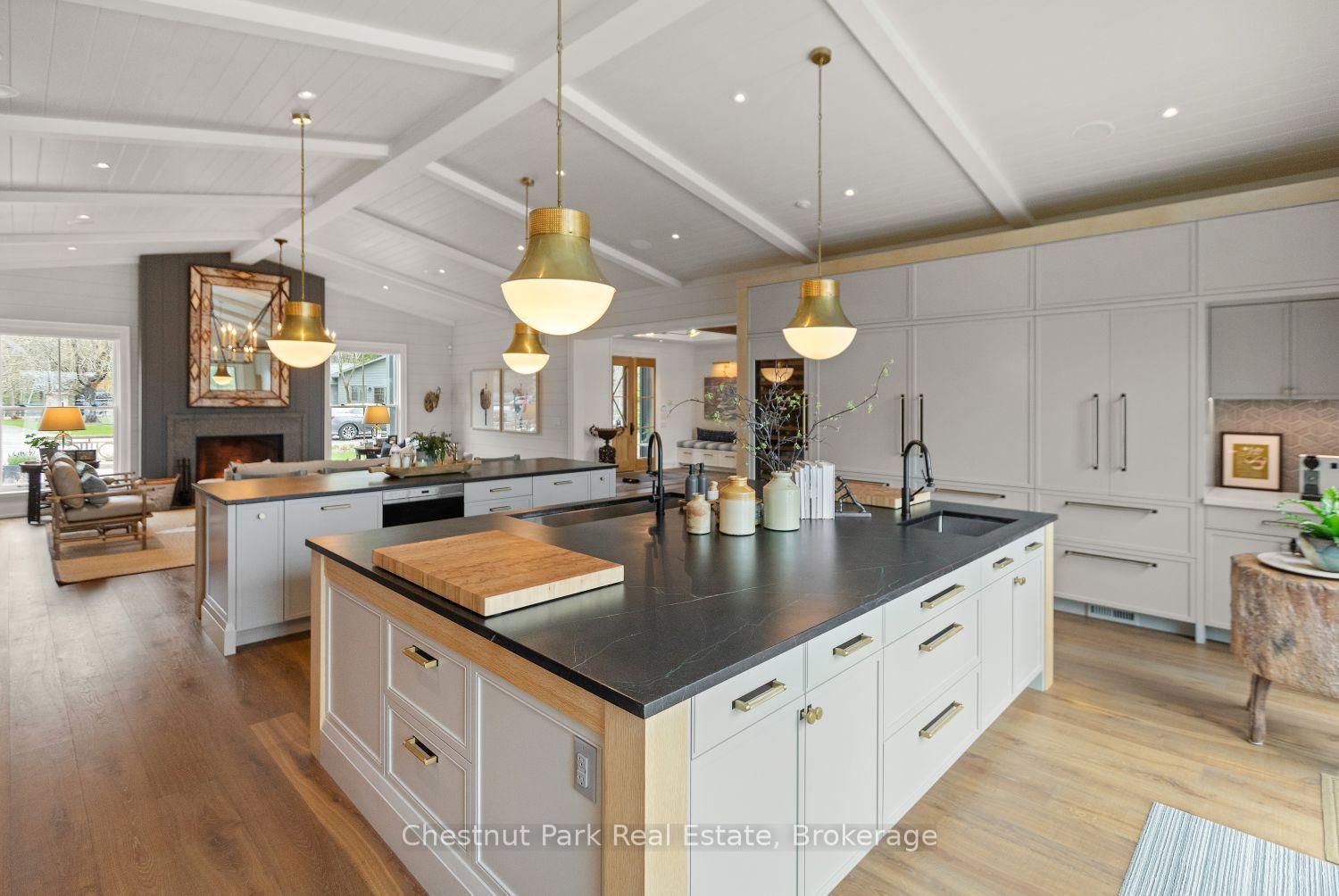 4 Bedroom Single Family Home/House's Image 6