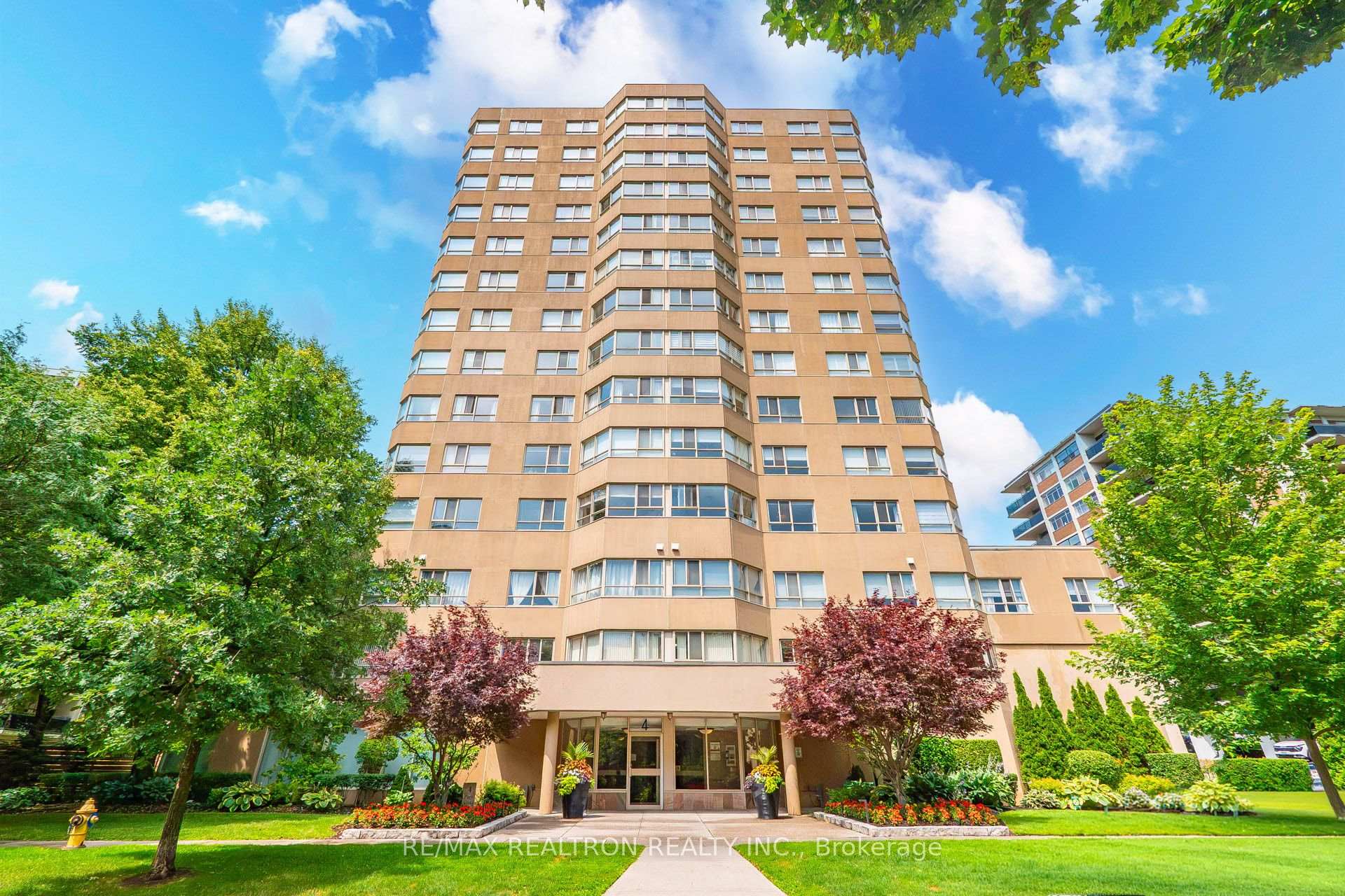 604 - 4 Park VISTA Toronto Ontario Canada Sale residential Ida Tosello Re/Max Your Community Realty, Brokerage *