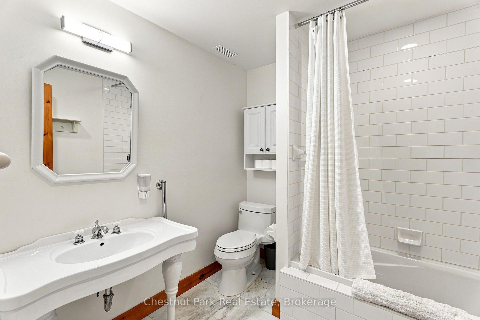 4 Bedroom Single Family Home/House's Image 35