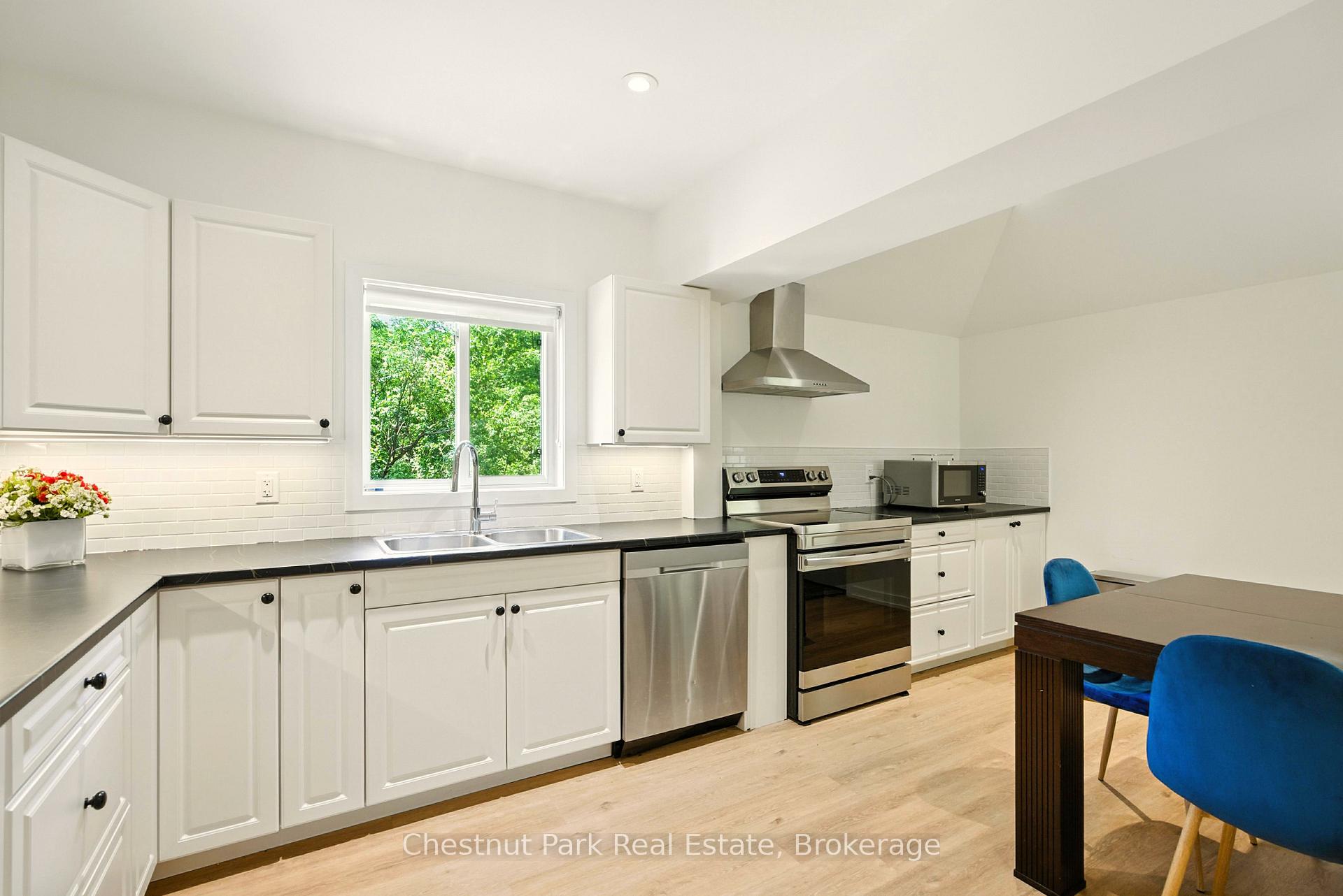 5 Bedroom Single Family Home/House's Image 9