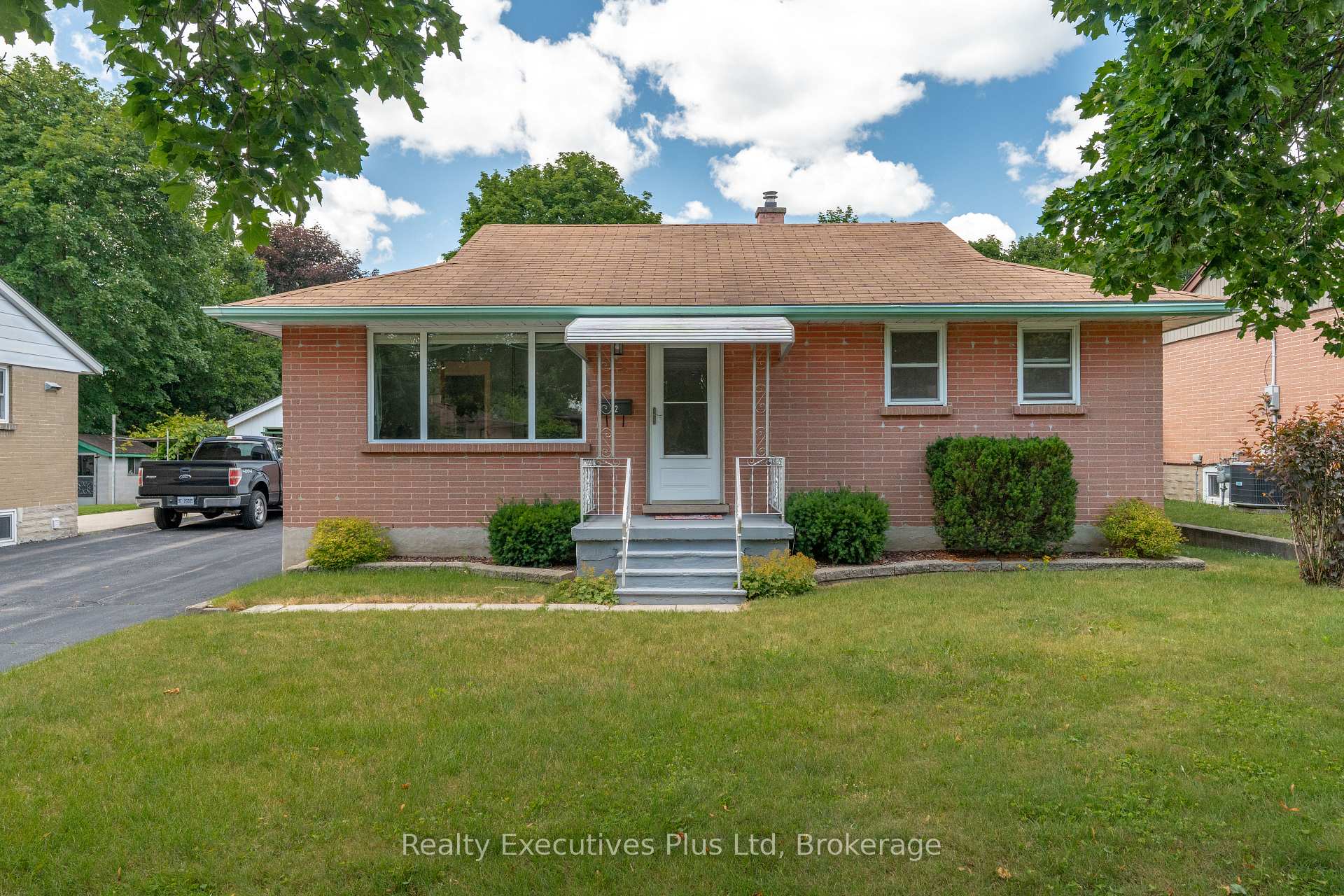 82 Cassino Avenue Guelph Ontario Canada Sale residential   TRI-CITY GOLD REALTY INC., BROKERAGE