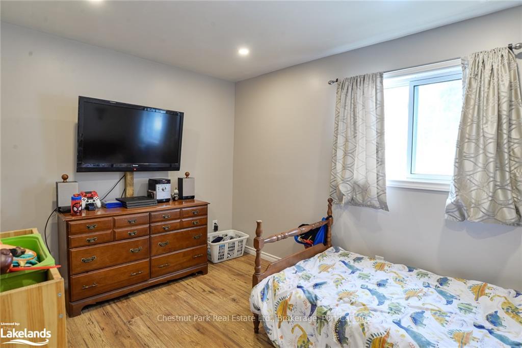5 Bedroom Single Family Home/House's Image 19