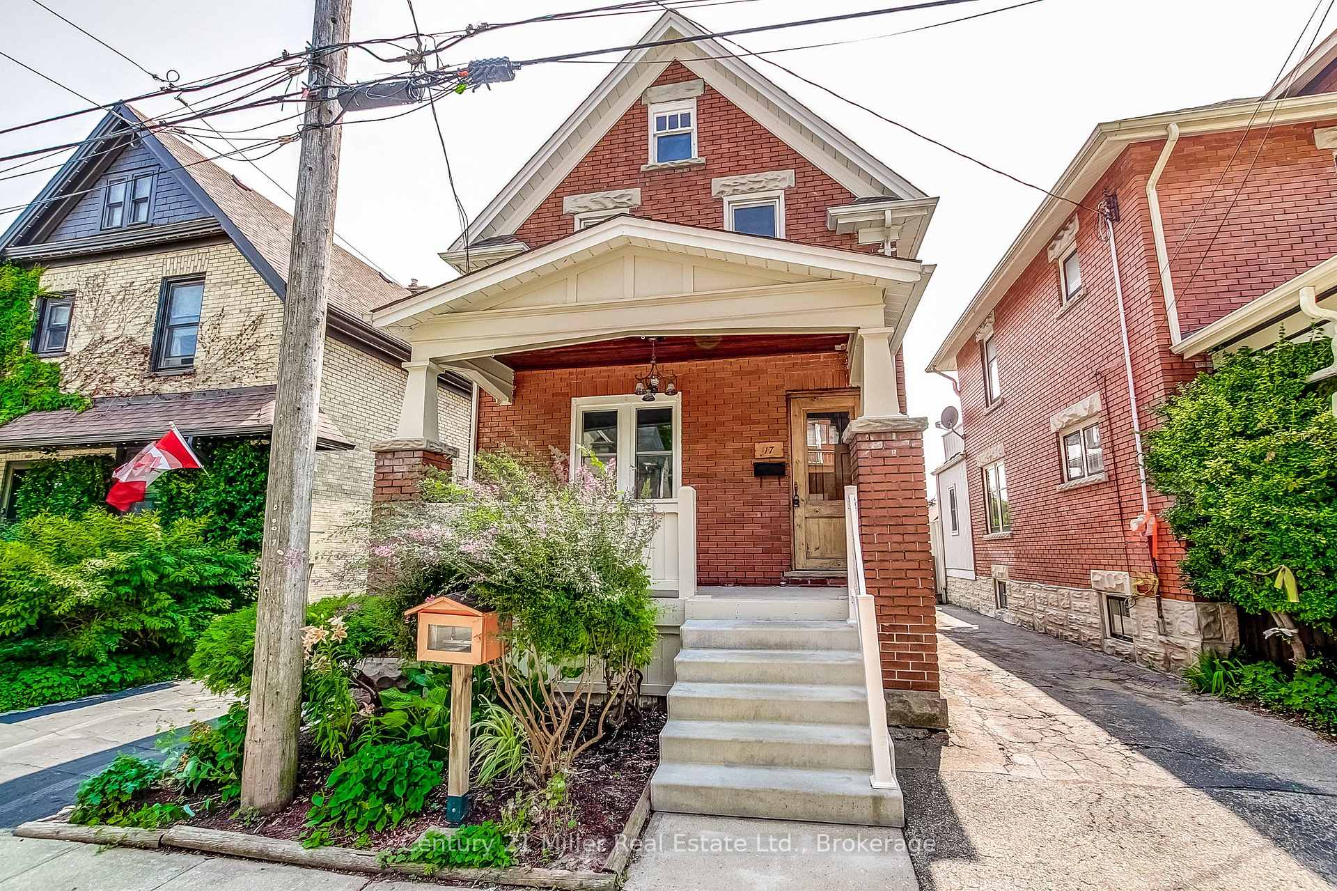 17 Whitney Place Kitchener Ontario Canada Sale residential Eva Munch RE/MAX Twin City Realty Inc., Brokerage*