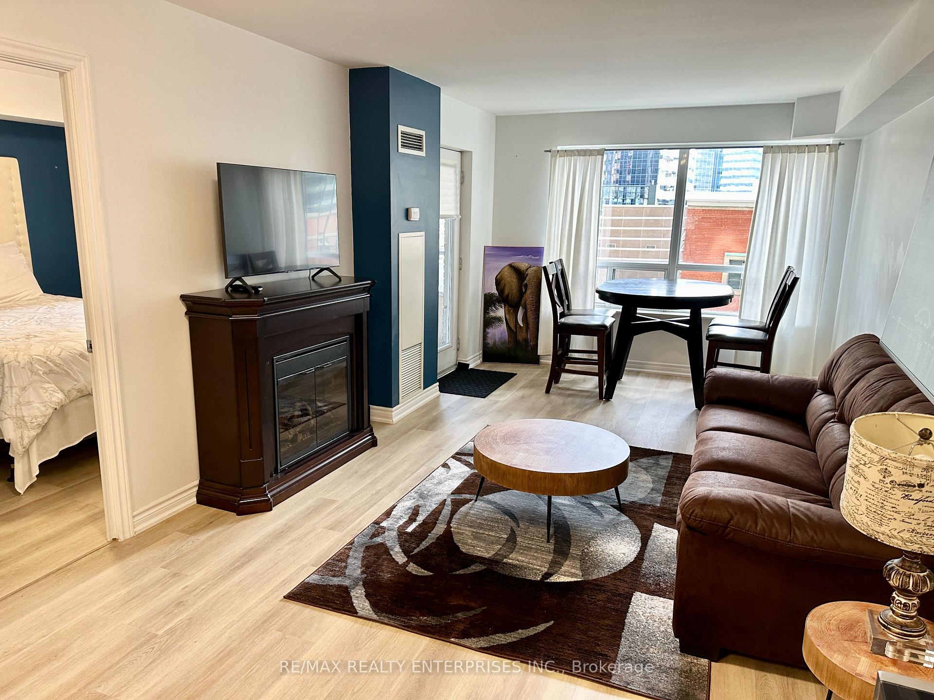 436 - 250 Wellington Street W Toronto Ontario Canada Rent residential Linda Pinizzotto RE/MAX Realty Enterprises Inc., Brokerage*