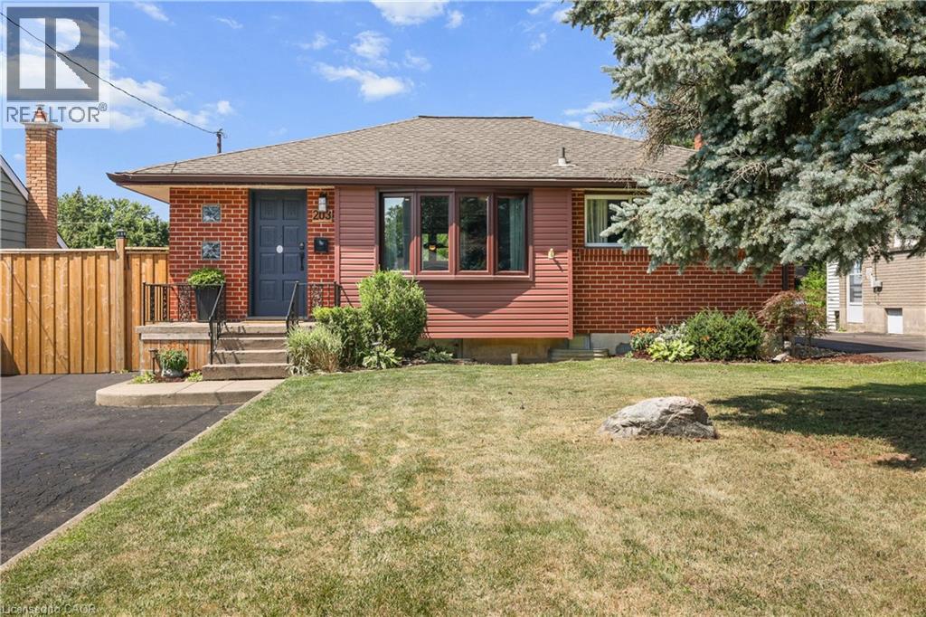 203 MERLIN Crescent London Ontario Canada Sale residential GORD PRIOR RE/MAX Centre City Realty Inc., Brokerage*