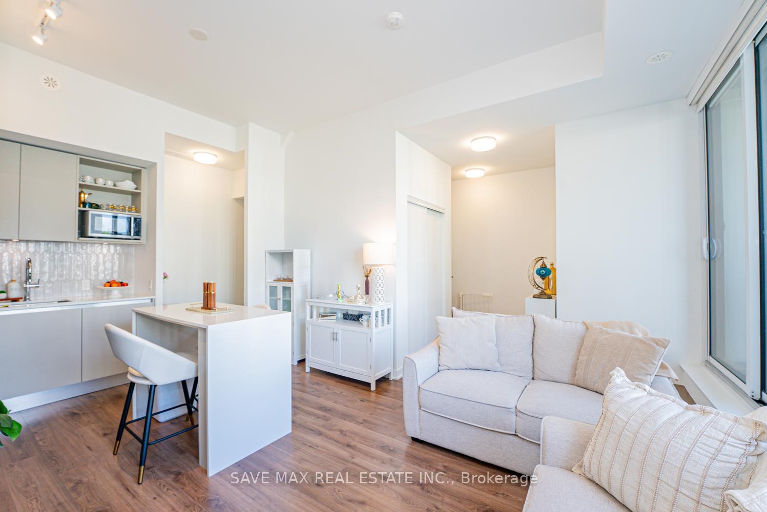 129 - 3020 Trailside Drive Oakville Ontario Canada Sale residential   Save Max Real Estate Inc.