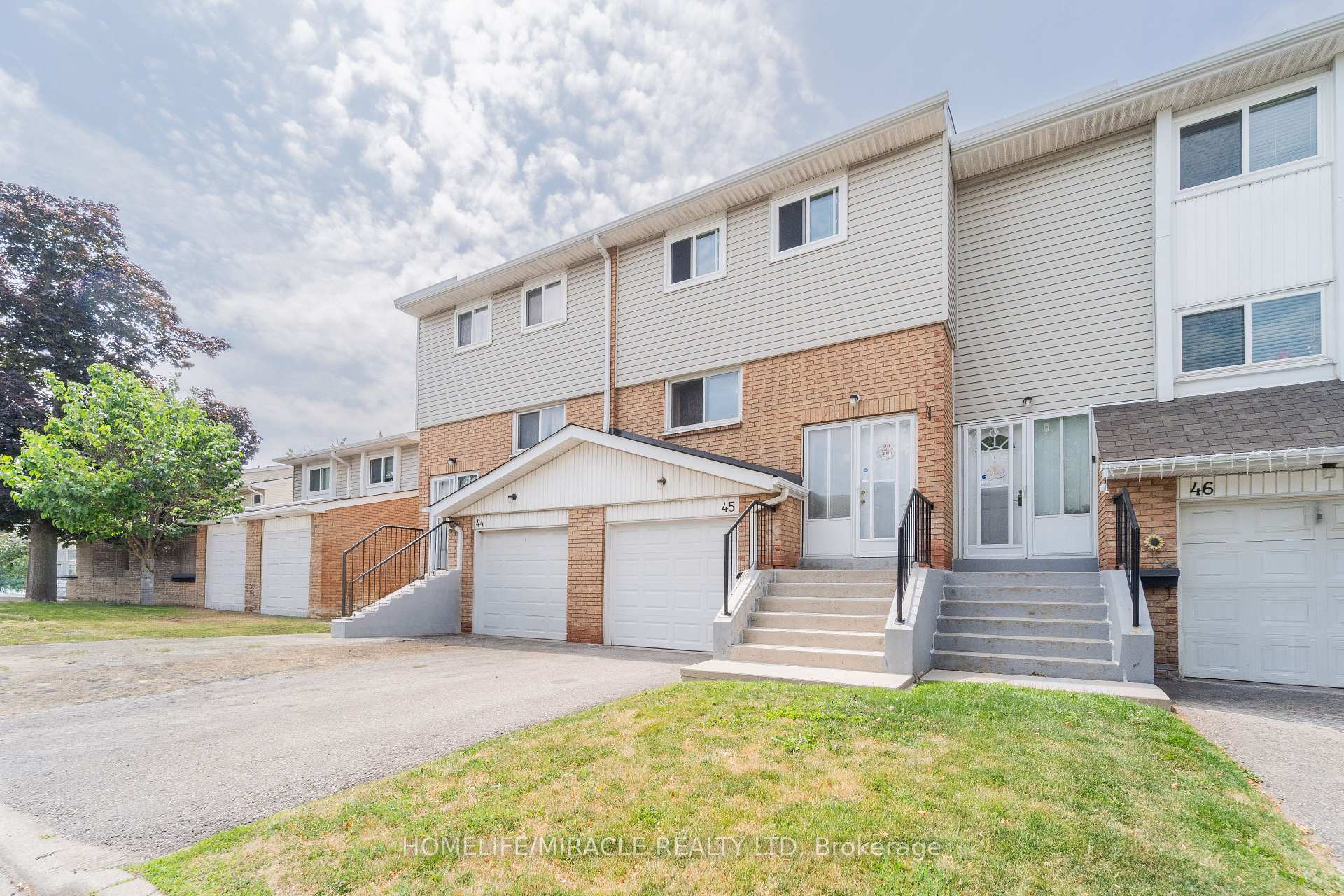 45 Lincoln Court Brampton Ontario Canada Sale residential Bishan Sharma HomeLife/Miracle Realty Ltd, Brokerage *