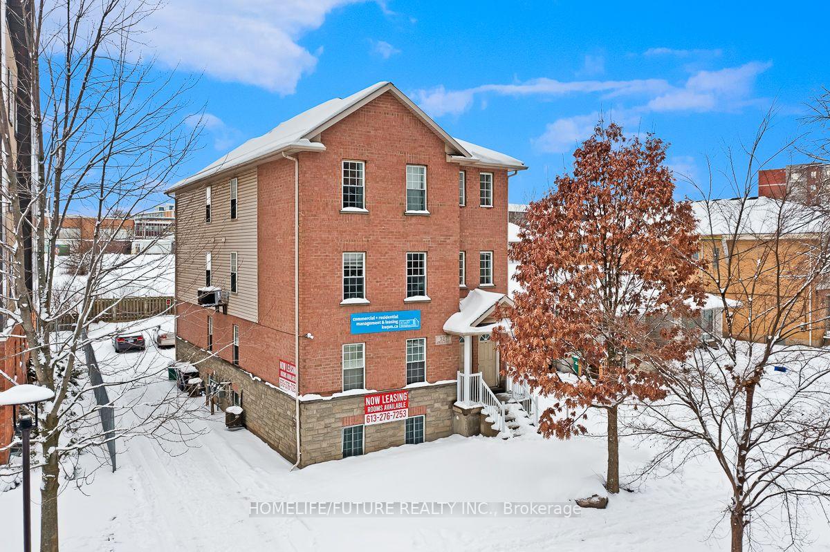 A - 327 Spruce Street Waterloo Ontario Canada Rent residential Siva Shanmuganathan HomeLife/Future Realty Inc., Brokerage*