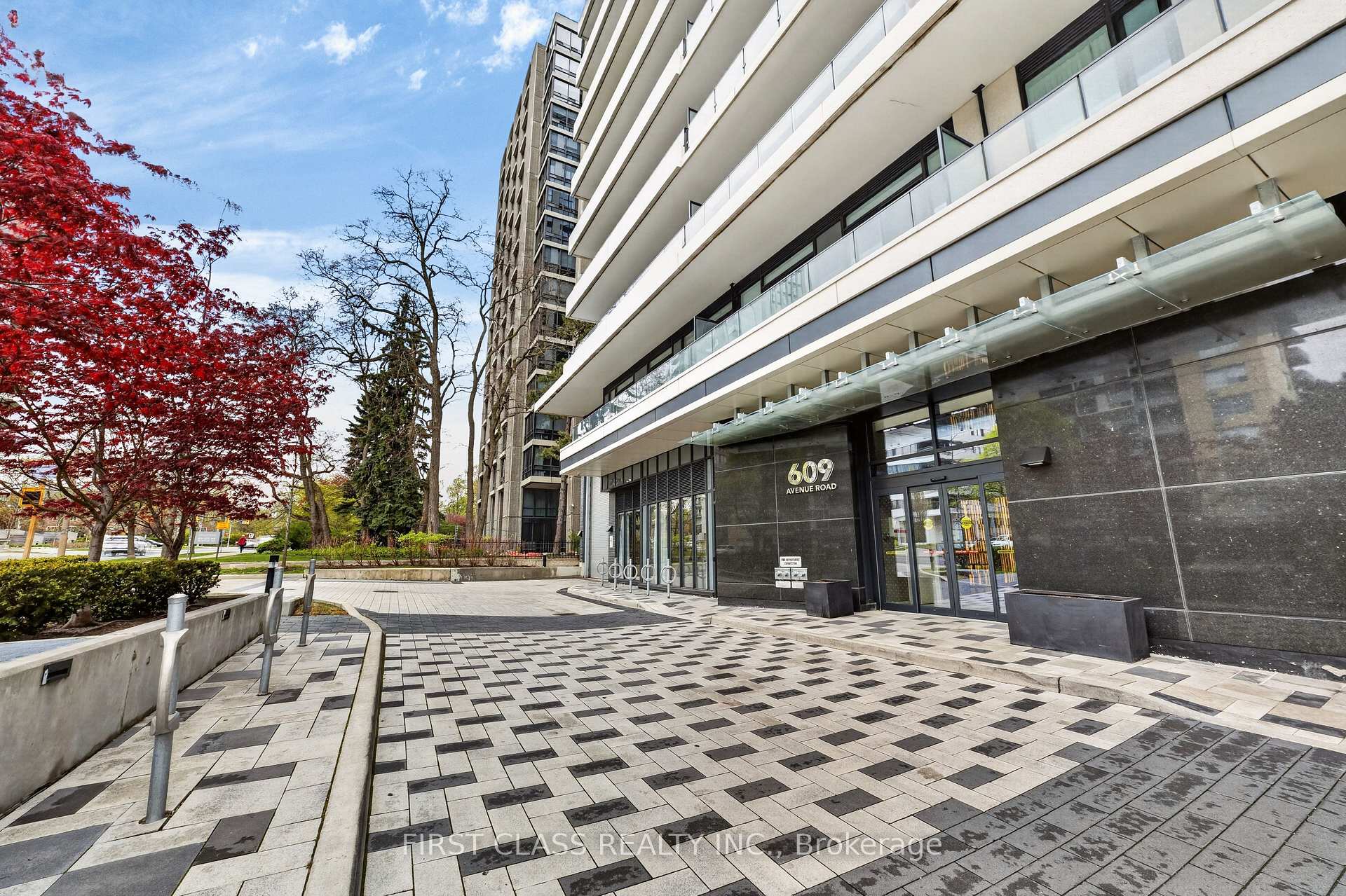 Home for sale at 707 - 609 Avenue Road