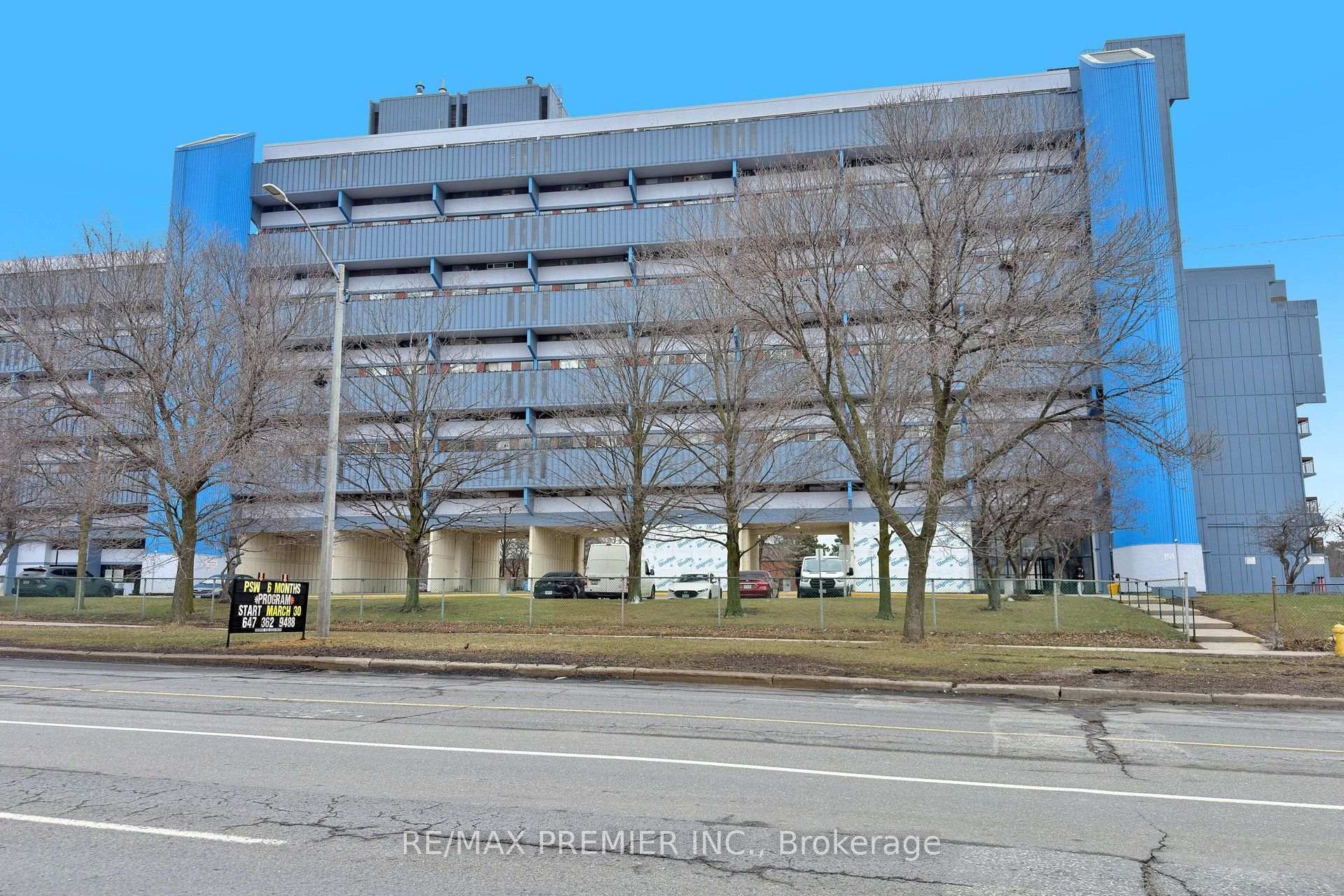 428 - 4645 Jane Street Toronto Ontario Canada Sale residential Welcome To Realtor Doctor RE/MAX Ultimate Realty Inc., Brokerage *