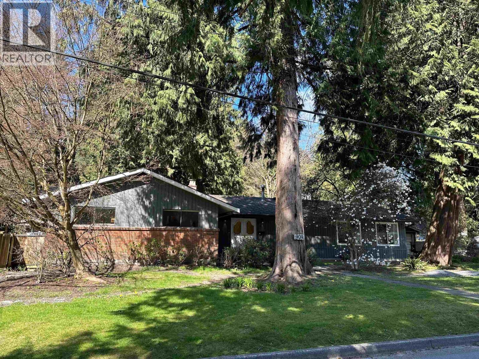 909 SEYMOUR BOULEVARD North Vancouver British Columbia Canada Sale residential Veronica Titchmarsh eXp Realty, Brokerage*