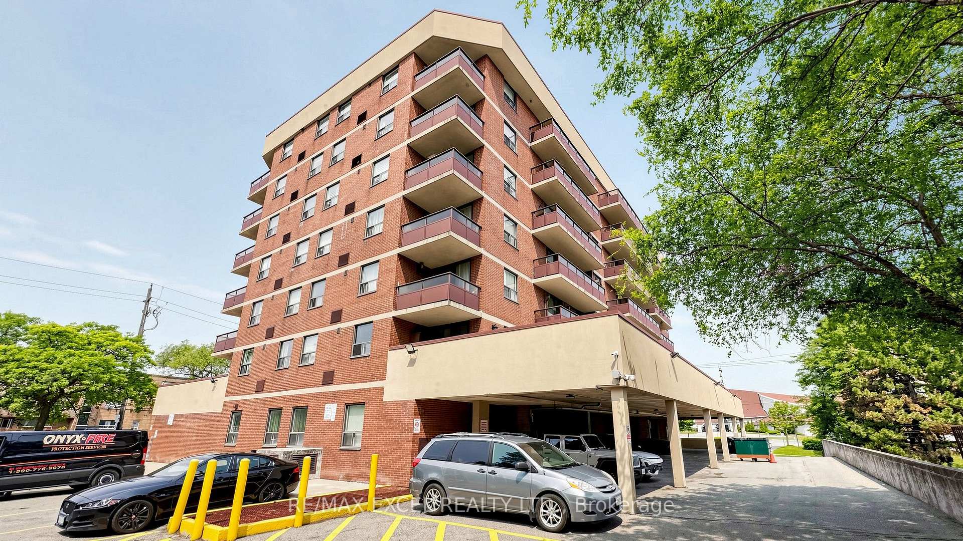 401 - 1881 Jane Street Toronto Ontario Canada Sale residential Suri Mirfarsi RE/MAX Excel Realty Ltd., Brokerage*