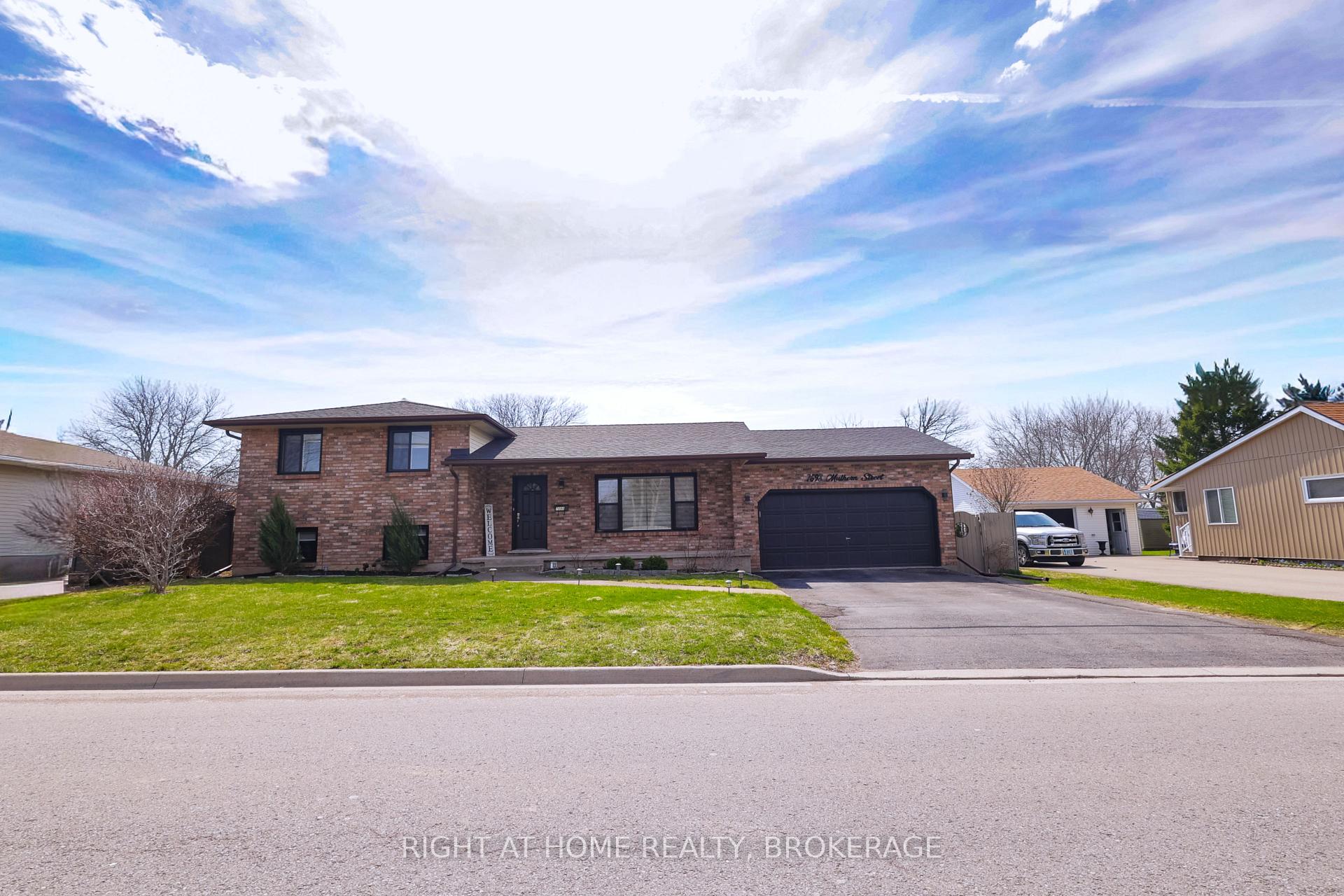 7698 Mulhern Street Niagara Falls Ontario Canada Sale residential Tom Woods Right at Home Realty, Brokerage*