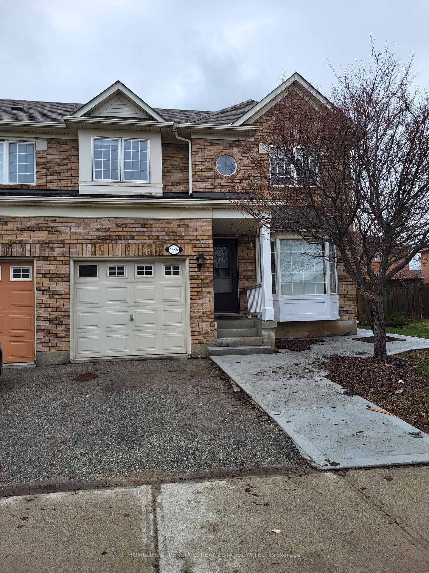 1585 Gowling Terrace Milton Ontario Canada Rent residential Varun Sirohi HomeLife Superstars Real Estate Ltd., Brokerage*