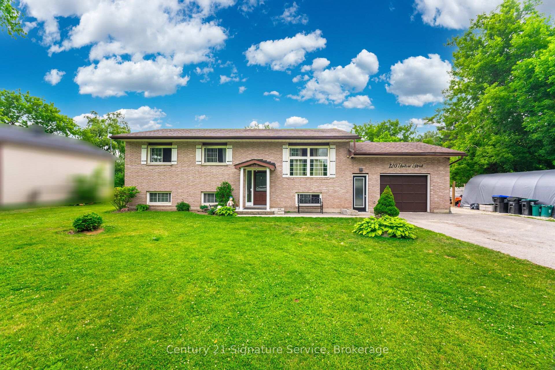 120 Switzer Street Clearview Ontario Canada Sale residential Lee Miguel Gonzalez Century 21 Signature Service, Brokerage