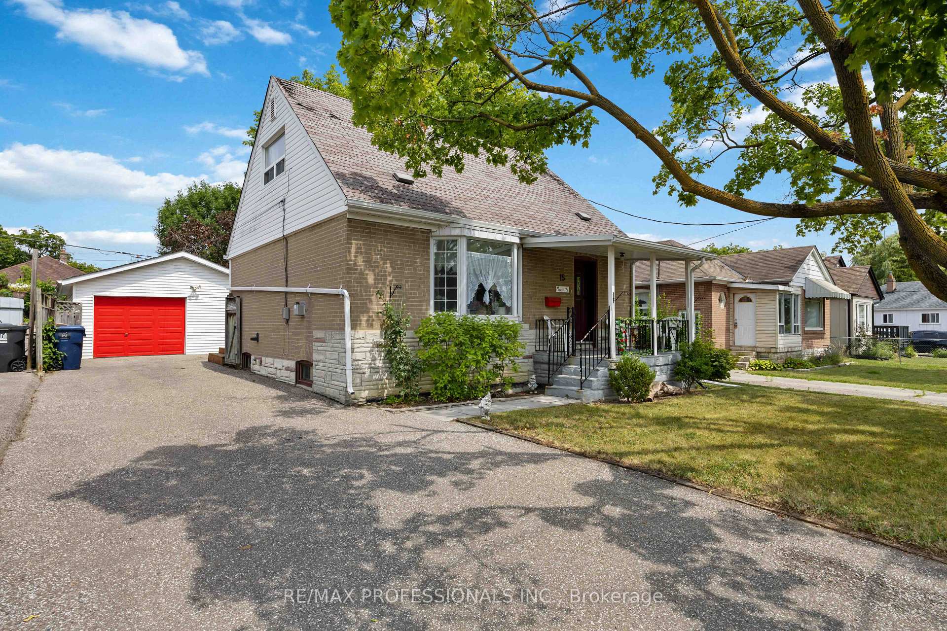 15 Huntsmoor Road Toronto Ontario Canada Sale residential Susan Bodie Bosley Real Estate Ltd., Brokerage *