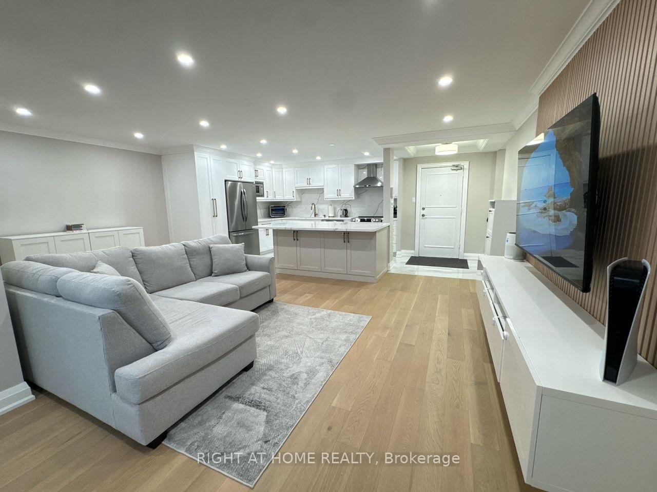 1507 - 716 The West Mall Toronto Ontario Canada Sale residential Lee Grandchamp Ermir Kape Right at Home Realty, Brokerage*