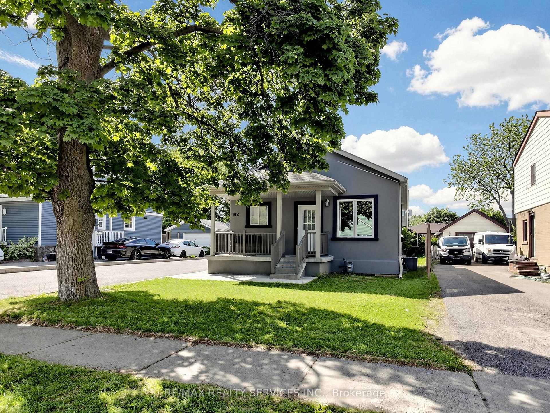 102 Woodward Avenue Brampton Ontario Canada Sale residential Guru Saraf Right at Home Realty, Brokerage*