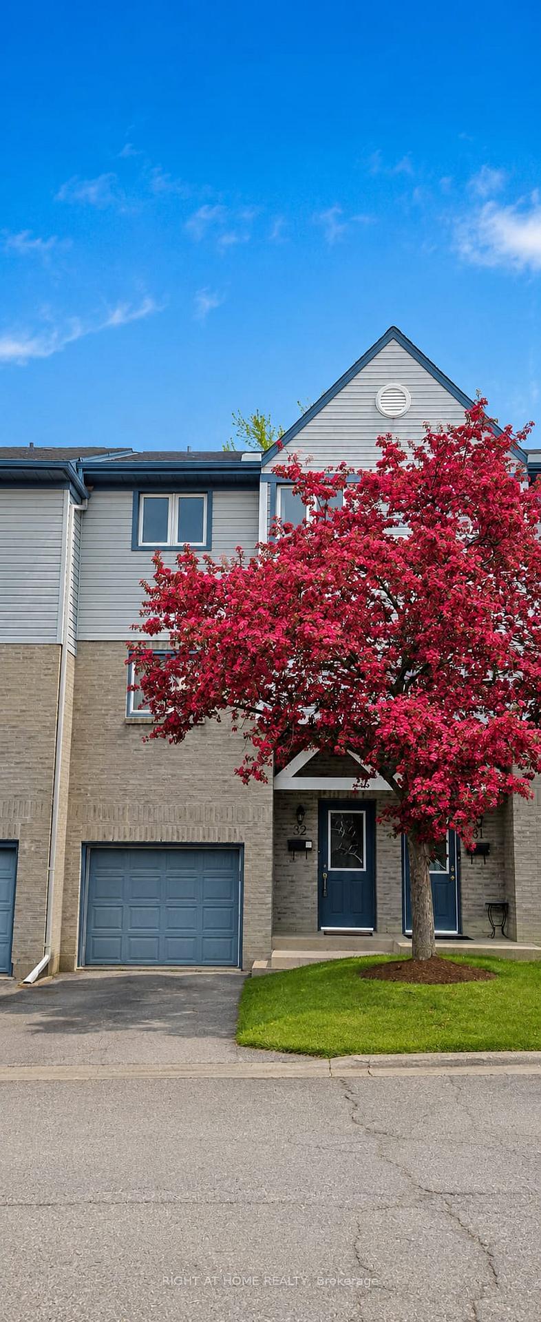 32 - 589 Beechwood Drive N Waterloo Ontario Canada Sale residential Mike McMahon Right at Home Realty, Brokerage*