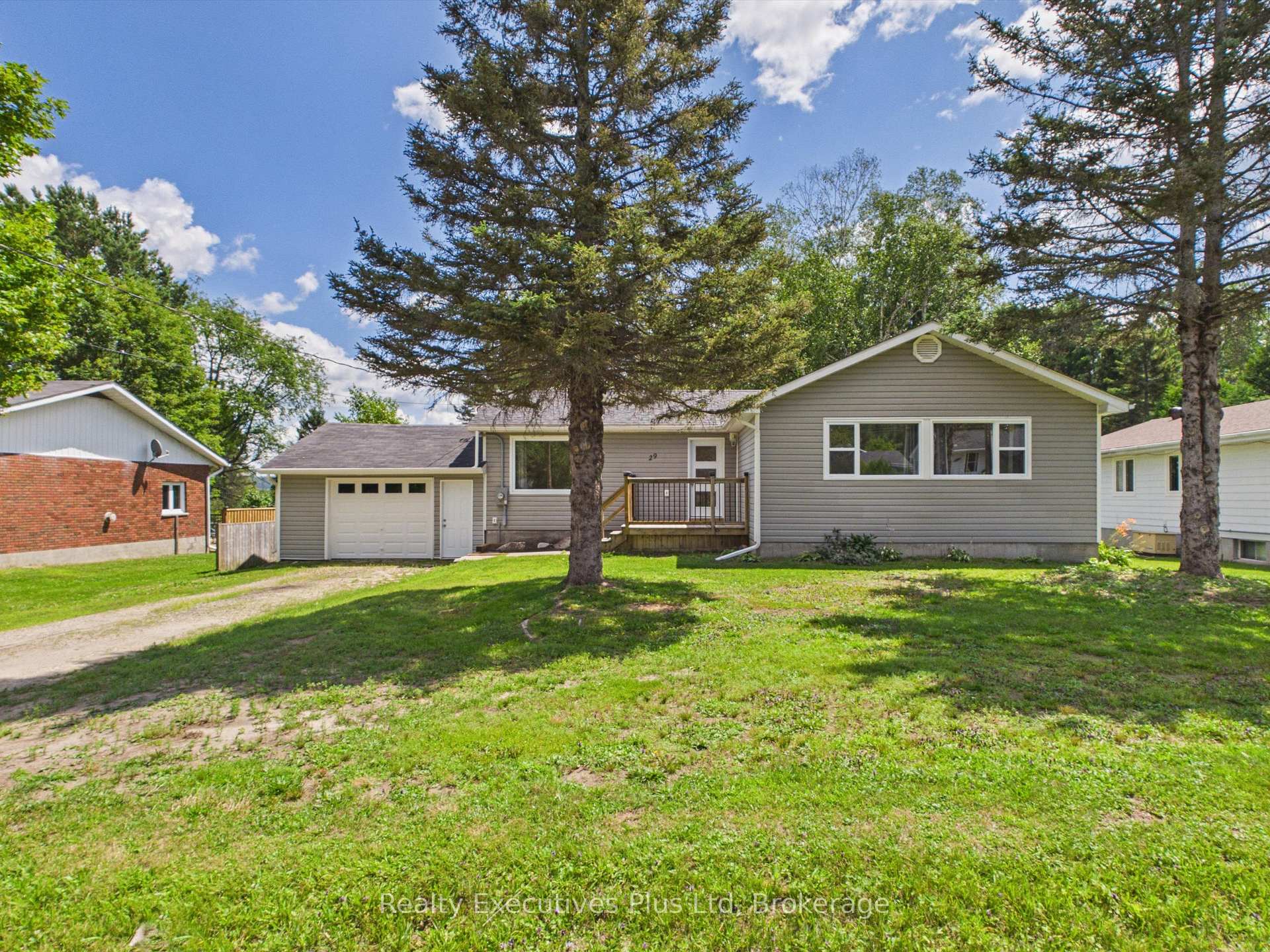 29 Queen Street Sundridge Ontario Canada Sale residential Nancy Vandeburgt REALTY EXECUTIVES PLUS LTD