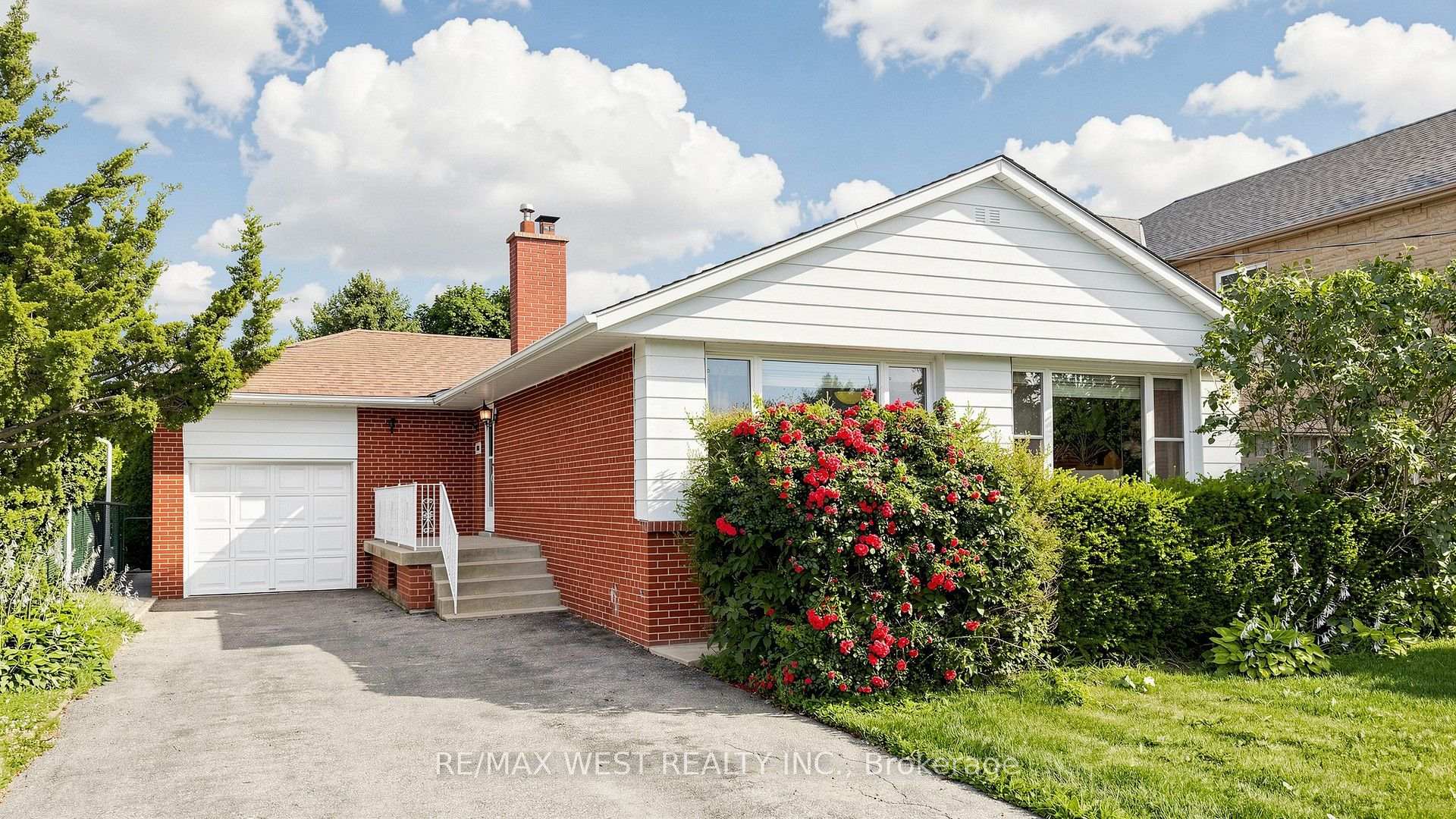 32 Allonsius Drive Toronto Ontario Canada Sale residential EVELYN FRILLES RE/MAX West Realty Inc., Brokerage *