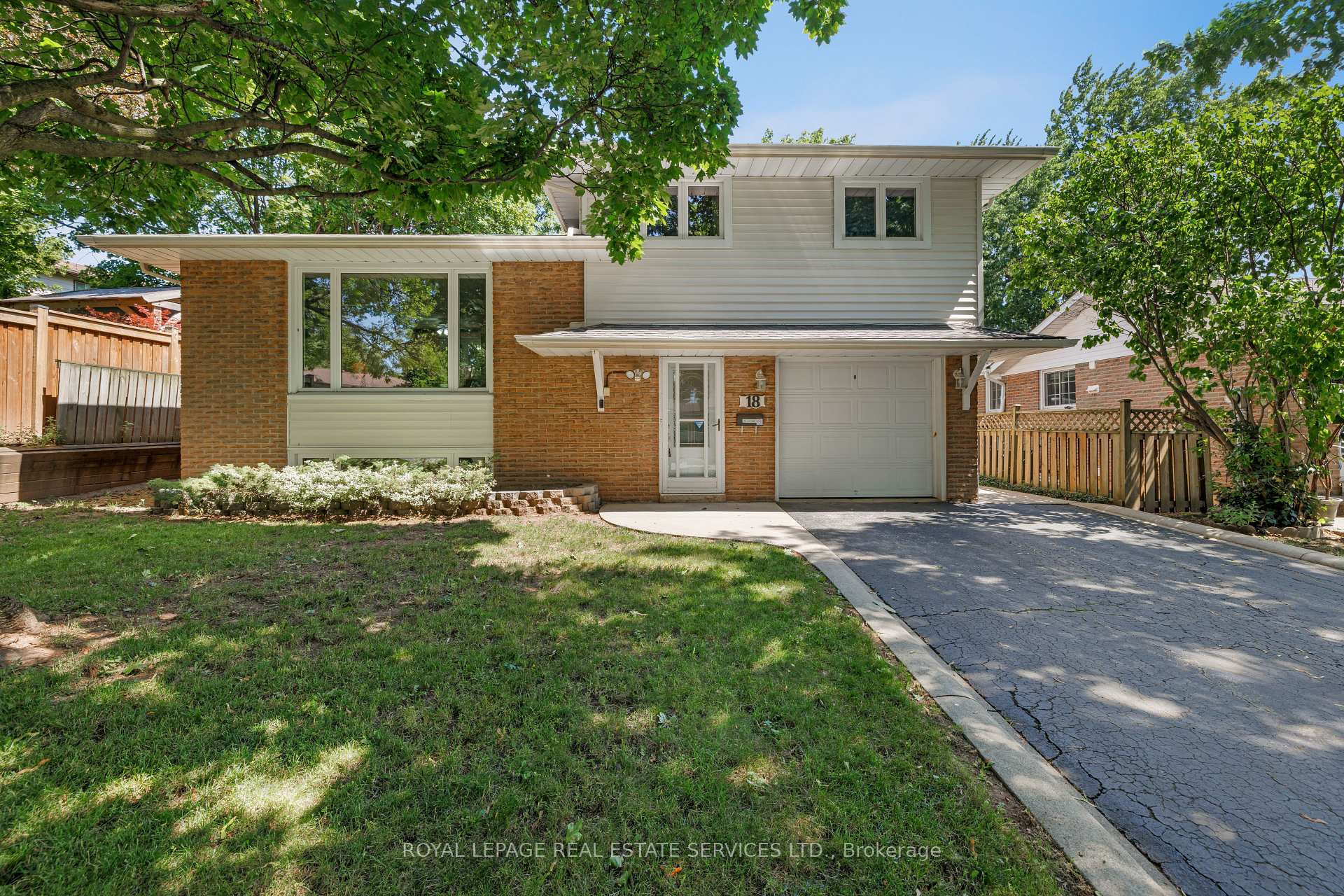 18 Osborne Crescent Oakville Ontario Canada Sale residential Mirjana Wheeler Real Estate Group Royal LePage Real Estate Services Ltd, Brokerage*