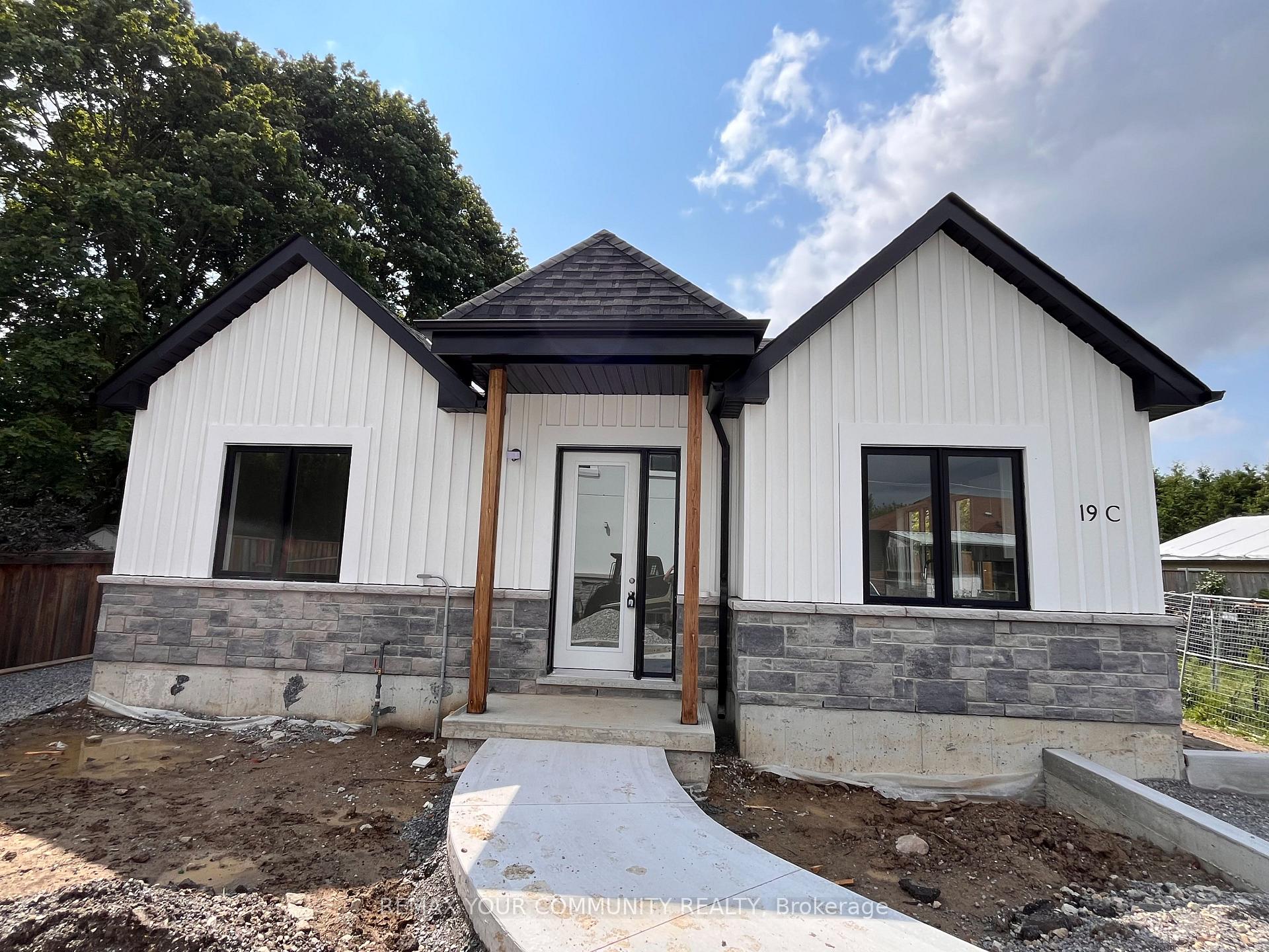 3 - 19 Cousins Drive Aurora Ontario Canada Rent residential Rohani Ramdhine Re/Max Your Community Realty, Brokerage