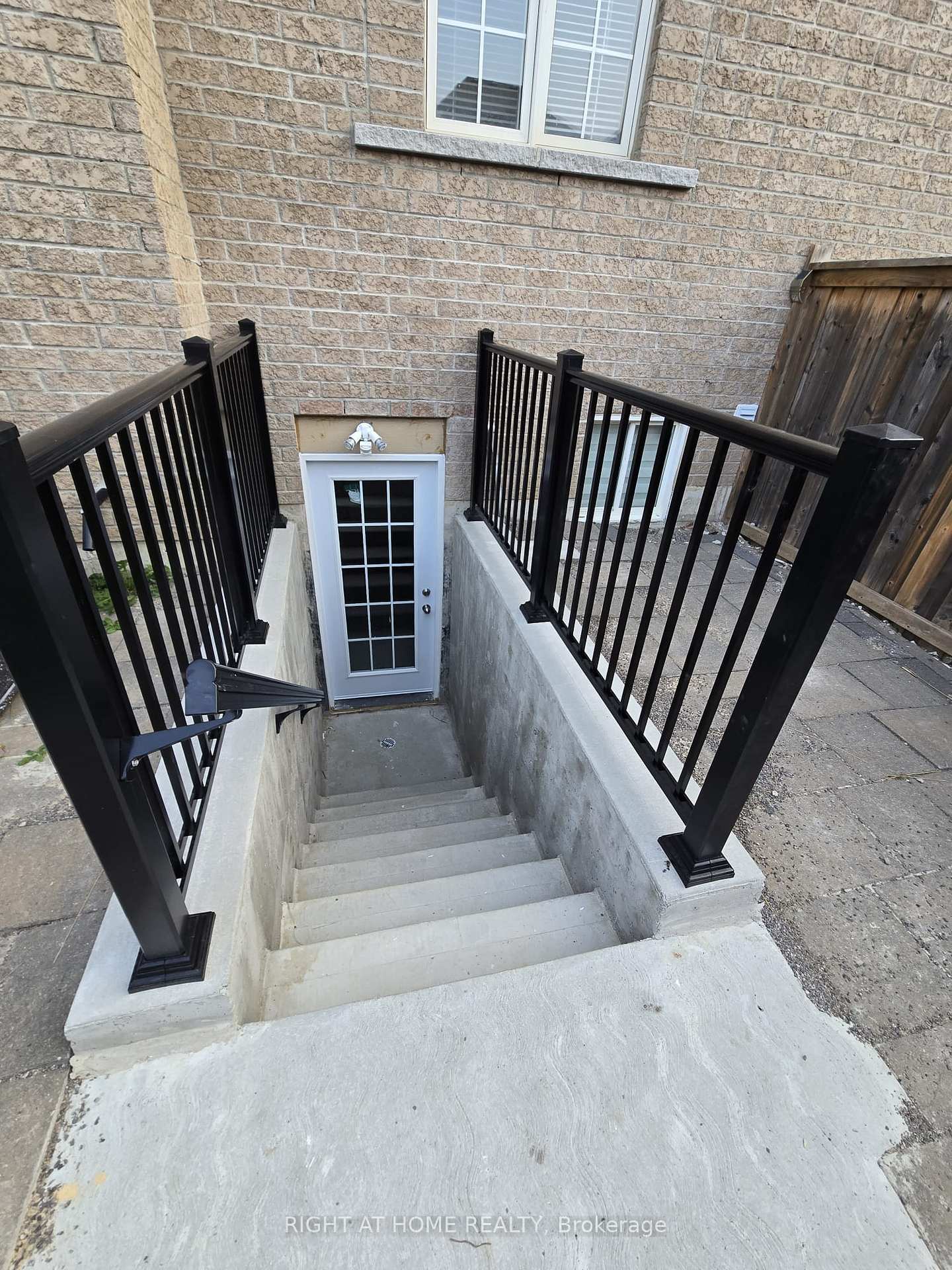 LOWER - 5323 TENTH LINE W Line Mississauga Ontario Canada Rent residential Sal Abouchala Right at Home Realty, Brokerage*