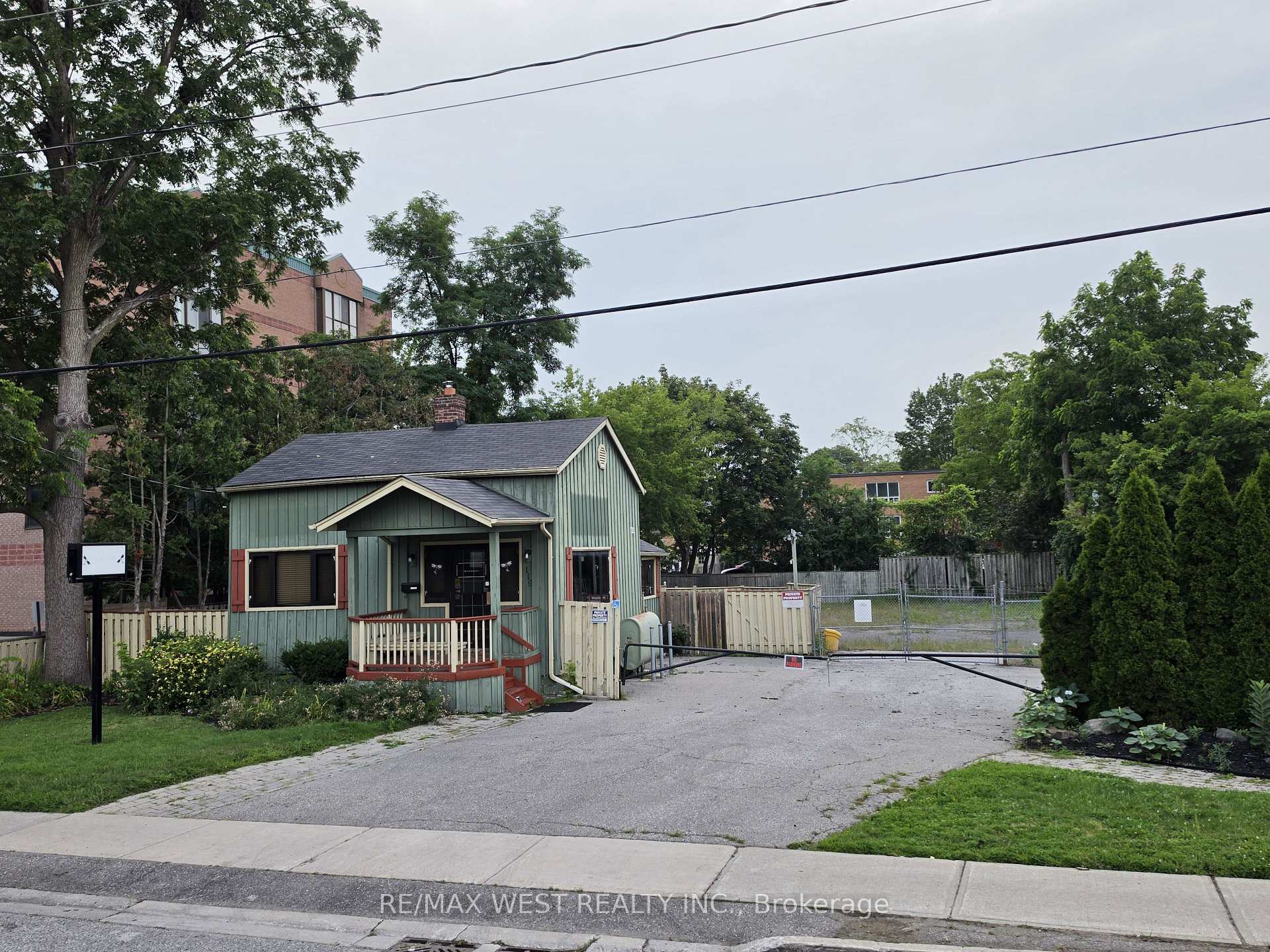 119 Ash Street Whitby Ontario Canada Lease commercial Susanne Worona Royal Heritage Realty Ltd., Brokerage*