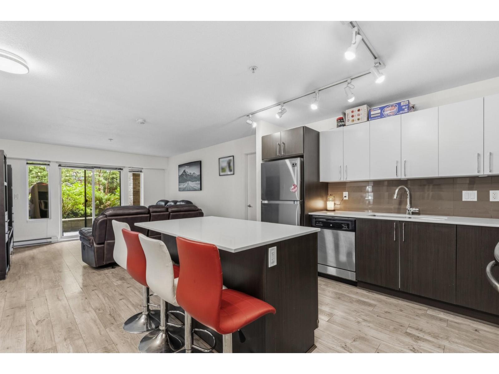 206 8695 160 STREET Surrey British Columbia Canada Sale residential Gonzalo Santos PREC Real Broker B.C. Ltd.