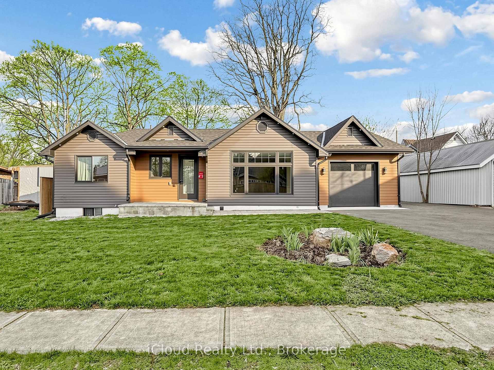 47 Church Street Haldimand Ontario Canada Sale residential Stan Machniewicz iCloud Realty Ltd. 