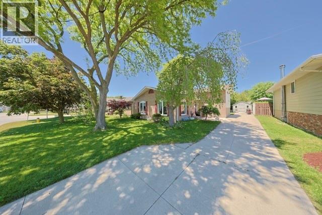 22 Turner DRIVE Sarnia Ontario Canada Sale residential Kevin Thompson RE/MAX PRIME PROPERTIES UNIQUE GROUP, BROKERAGE