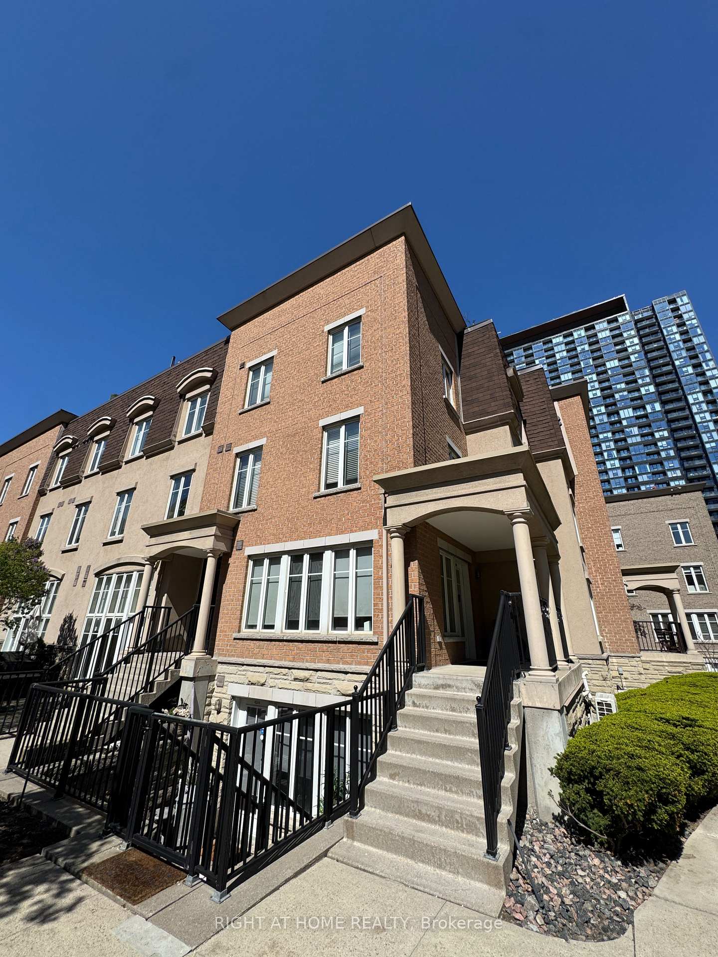 425 - 34 Western Battery Road Toronto Ontario Canada Rent residential Sal Abouchala Right at Home Realty, Brokerage*