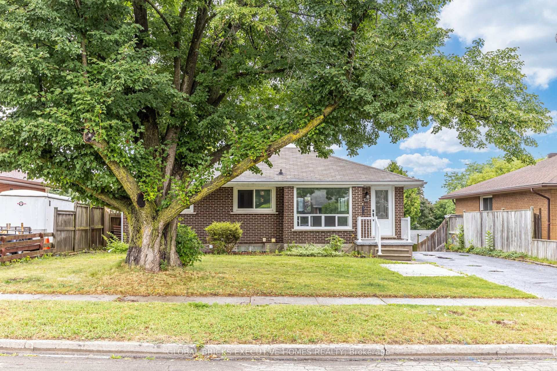 100 Lauris Avenue Cambridge Ontario Canada Sale residential   Global Bricks Executive Homes Realty, Brokerage