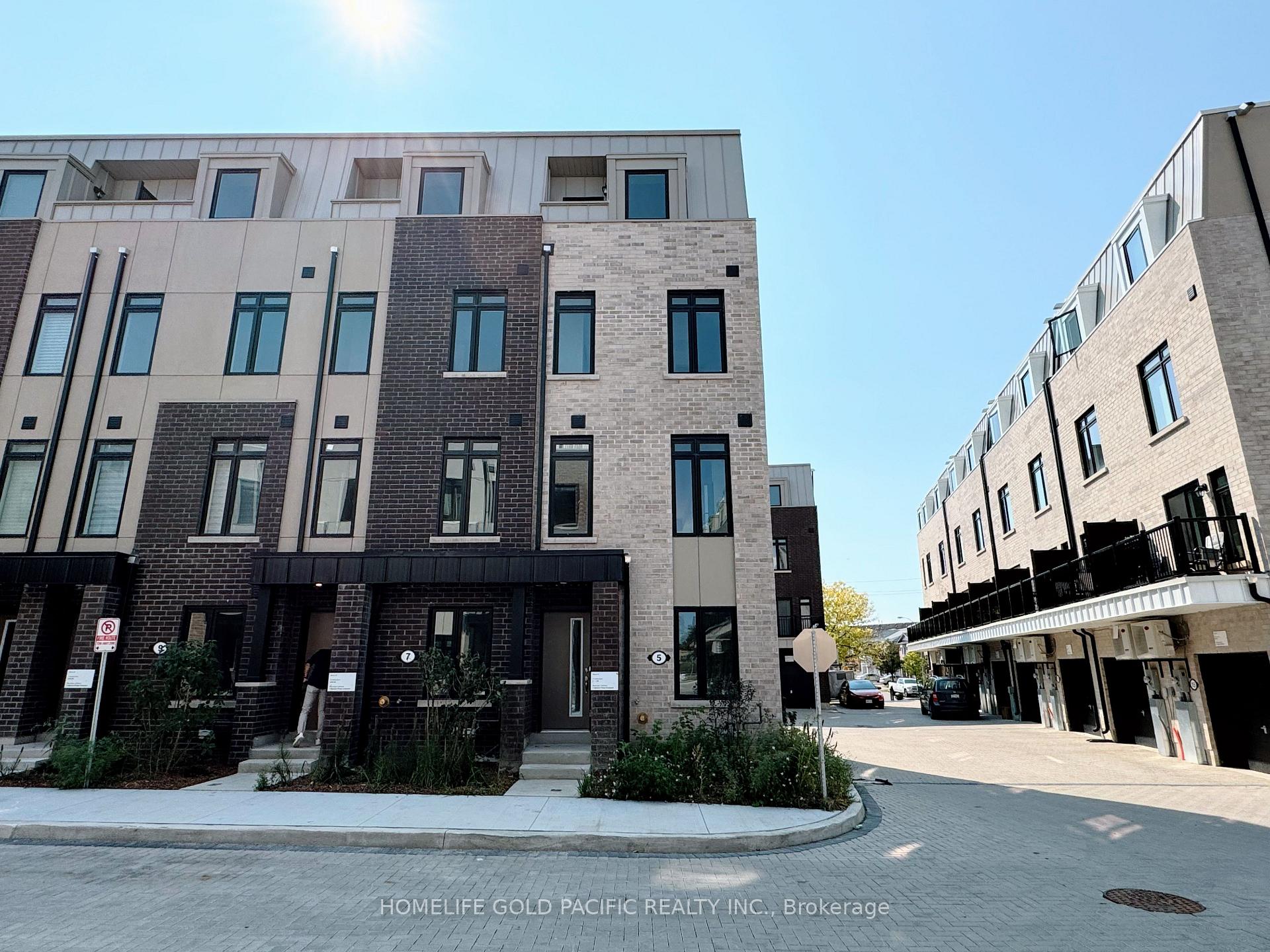 5 Spruce Pines Crescent Toronto Ontario Canada Rent residential   HomeLife Realty Services Inc.