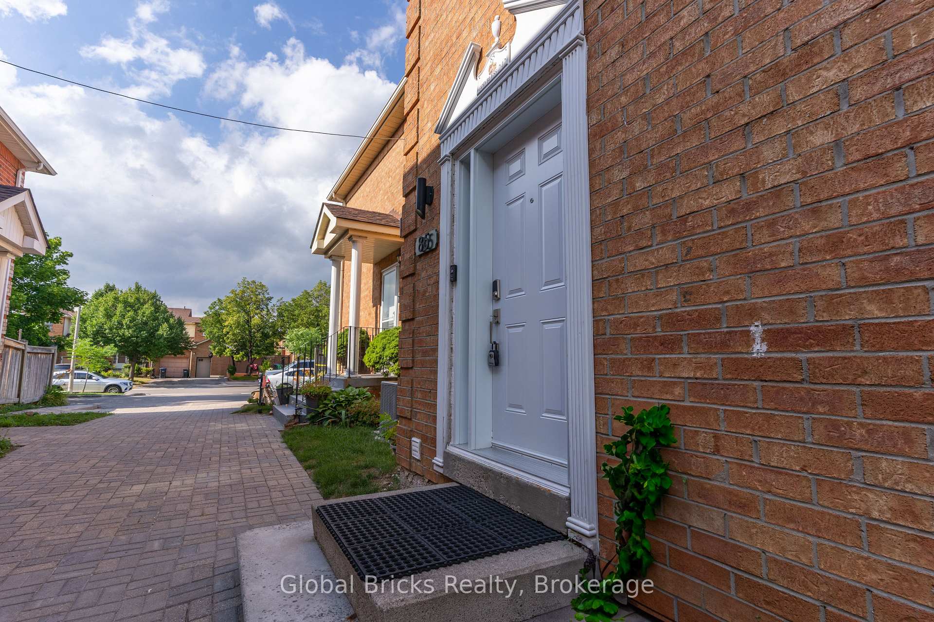 85 Millstone Drive Brampton Ontario Canada Rent residential Rajani Suresh Global Bricks Realty, Brokerage*