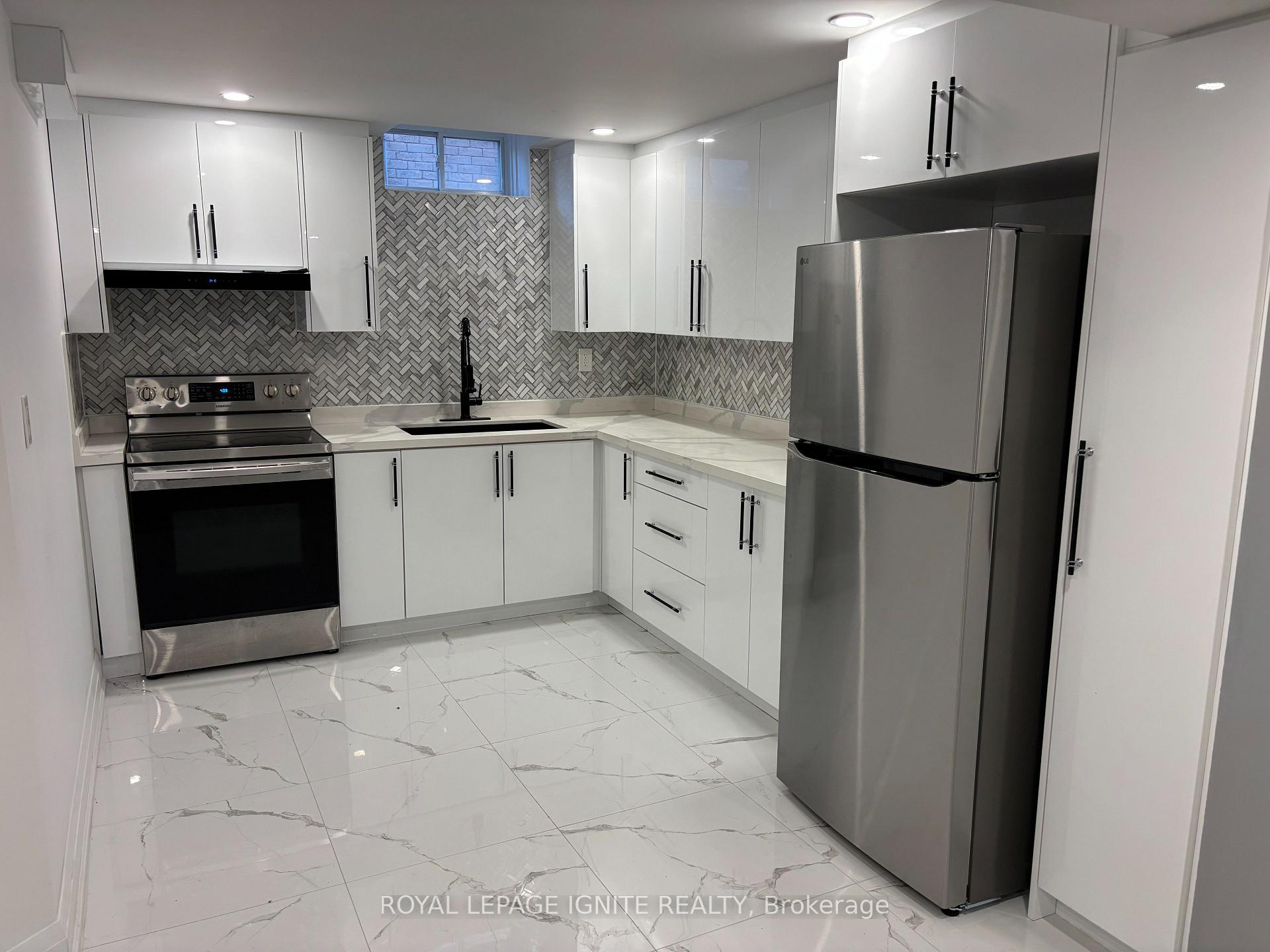 308 Callaghan Crescent Oakville Ontario Canada Rent residential Surupee (Sue) Perera Royal LePage Ignite Realty, Brokerage*