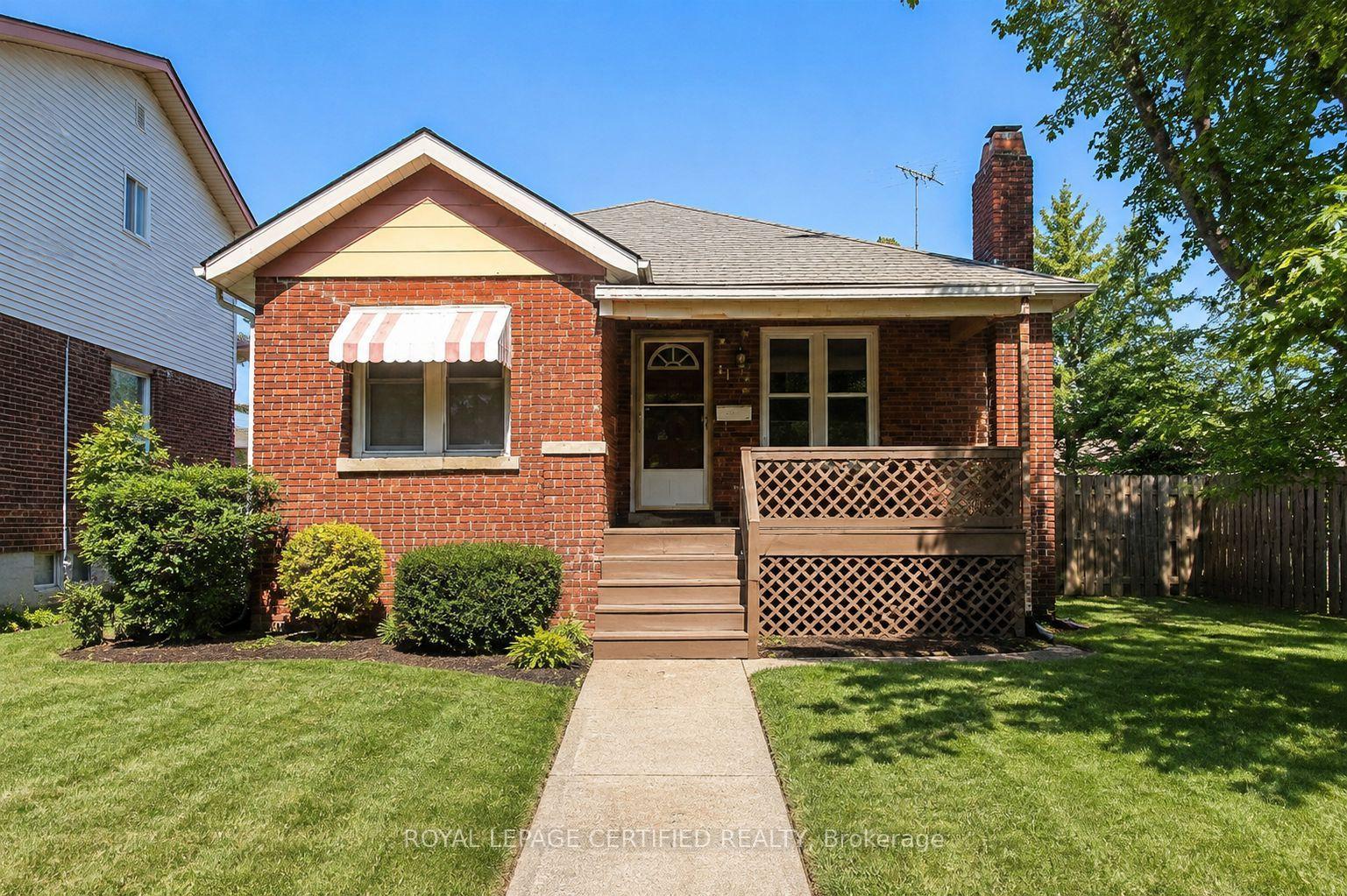 1184 Janette Avenue Windsor Ontario Canada Sale residential Florina Craiu-Botan Royal Lepage Certified Realty, Brokerage*